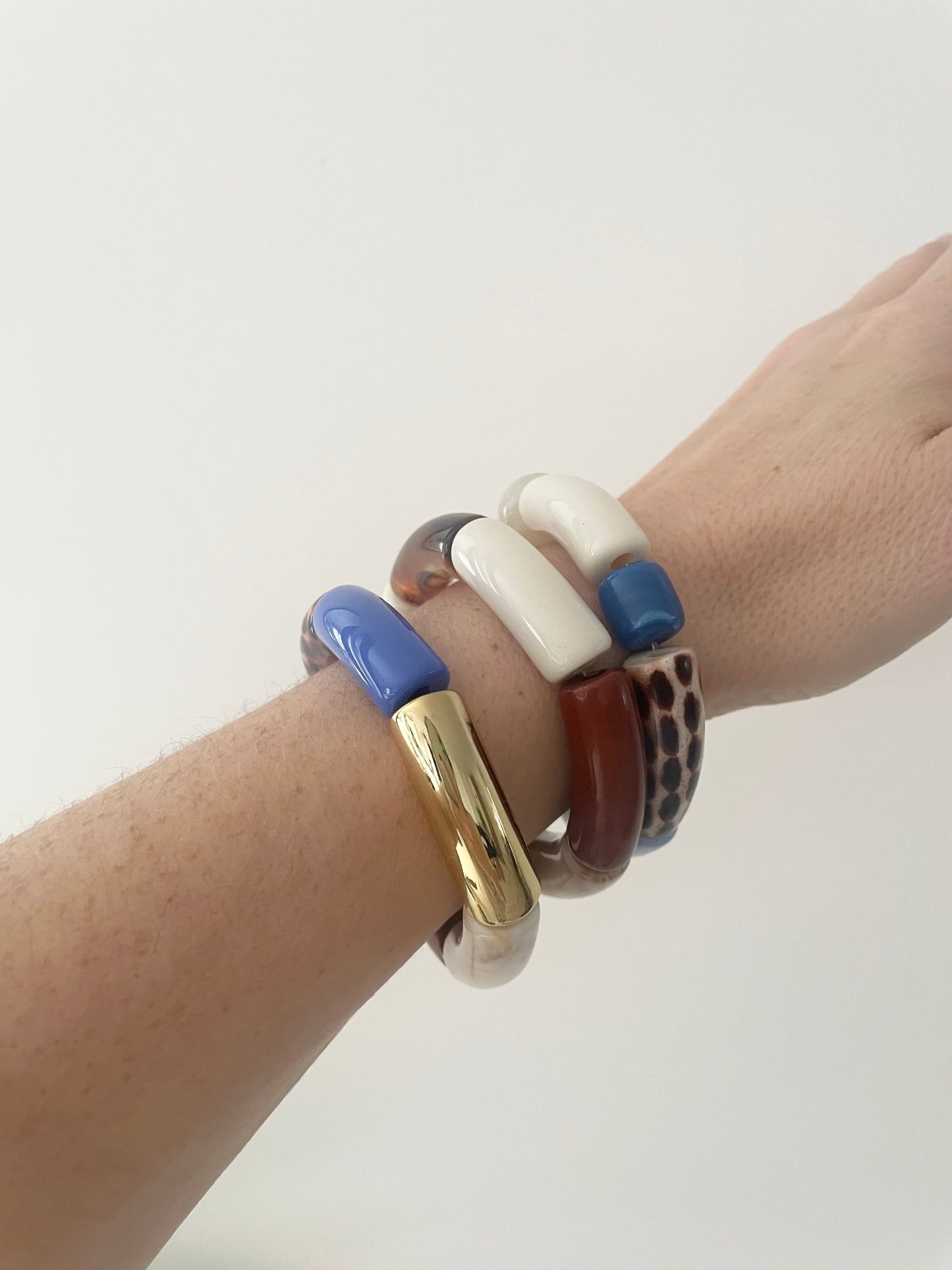 porté gros bracelets liliane tons bleus bijou fantaisie tendance