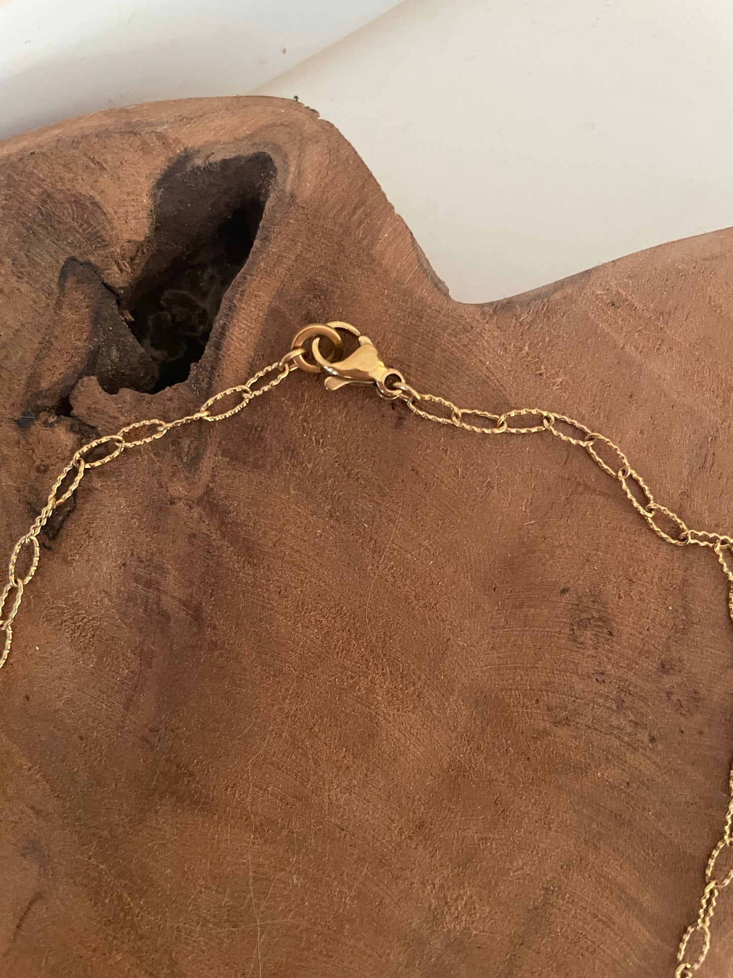 Collier court pendentif fleur bordeaux et doré