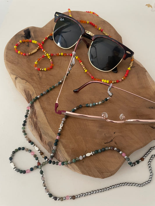Chaîne lunettes version 2 en 1 du collier sautoir Jacqueline tons roses verts