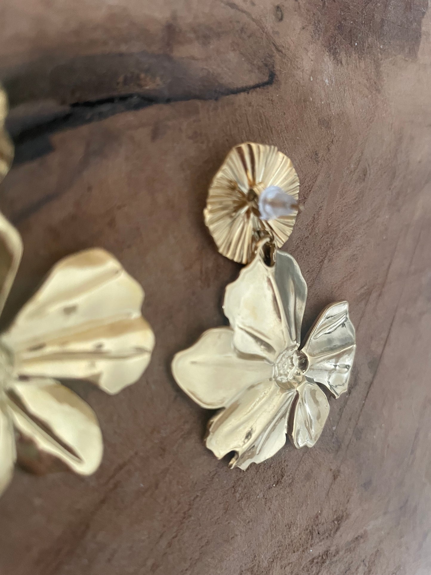 Arrière boucles gros bijou fleur acier inoxydable doré clou rond
