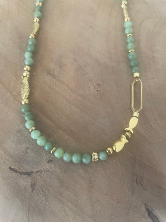 Collier court - ras de cou le poisson Jeanne en pierre naturelle jaspe vert et doré
