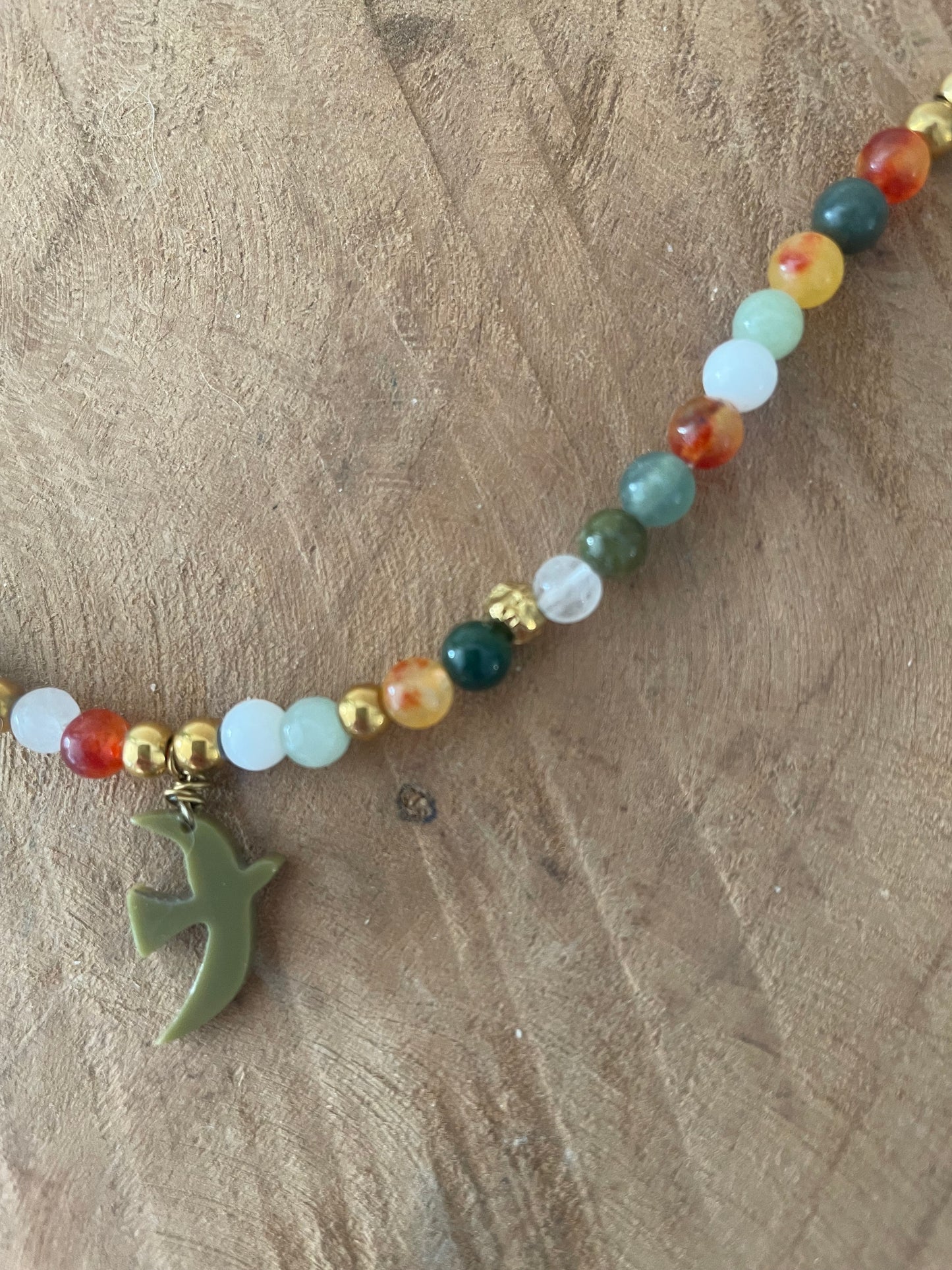 Détail perles vert orange jaspe agate pierre naturelle bracelet liberté kaki