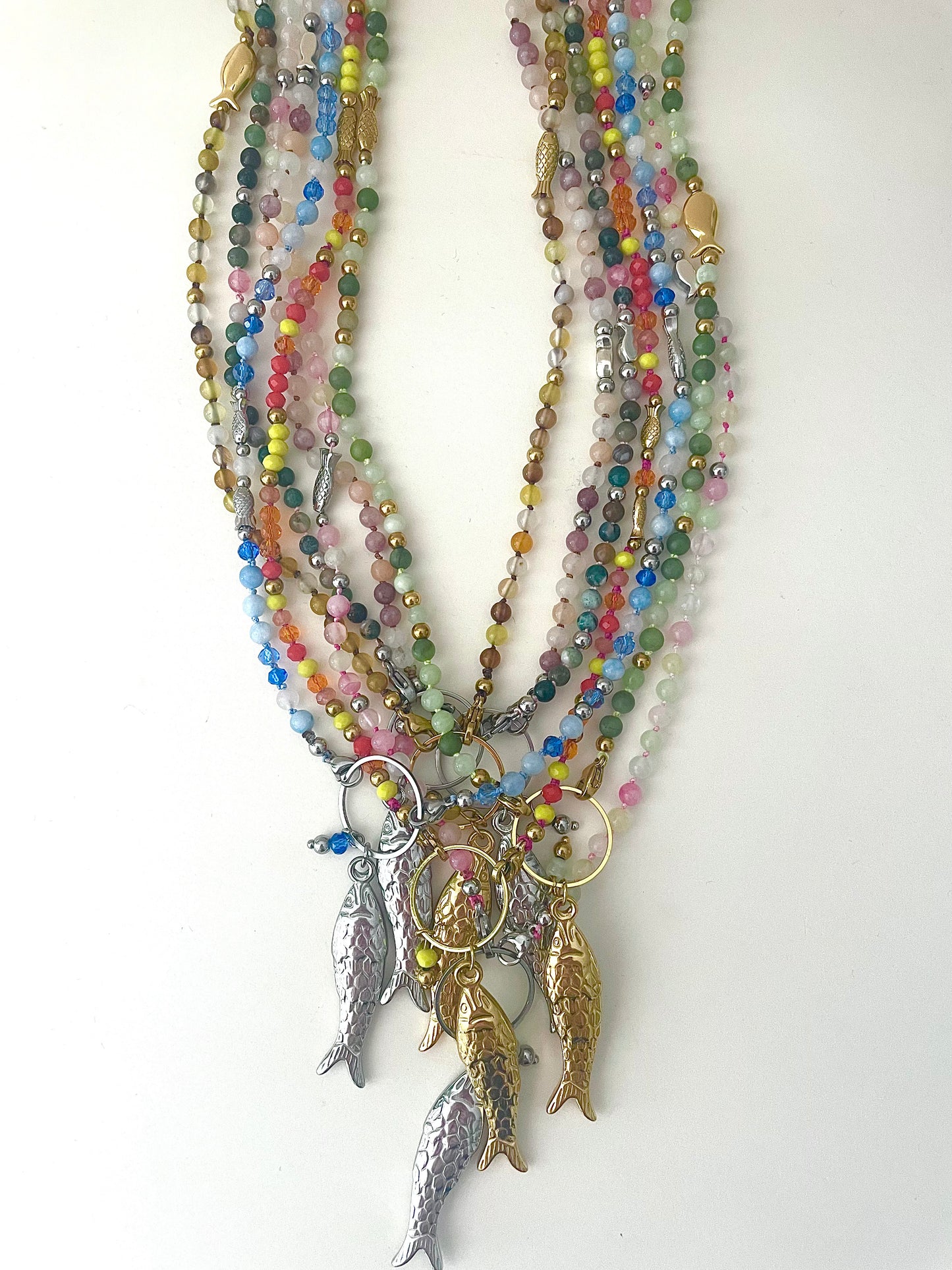 Ensemble de plusieurs modèles et coloris du long collier poisson Jacqueline pierre naturelle et acier inoxydable fait main