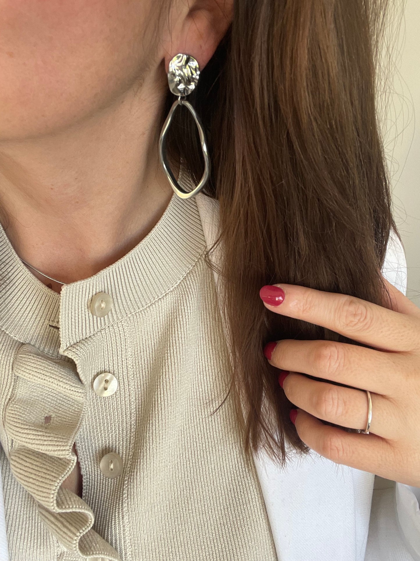 Porté boucles clou ocale martelé acier unox argent et gros pendentif