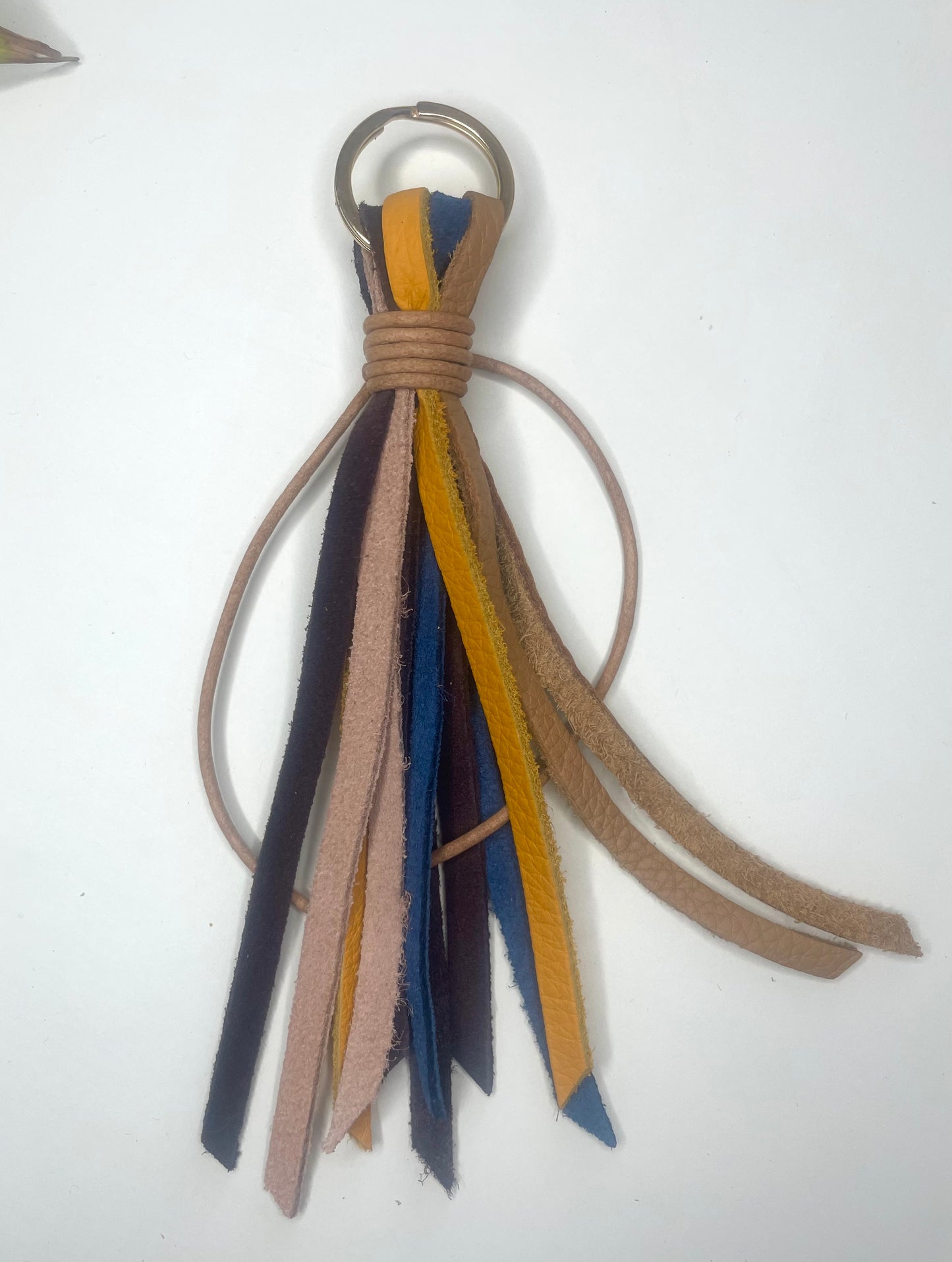 Grigri accessoire en cuir pour femme jaune rose bleu fait main France