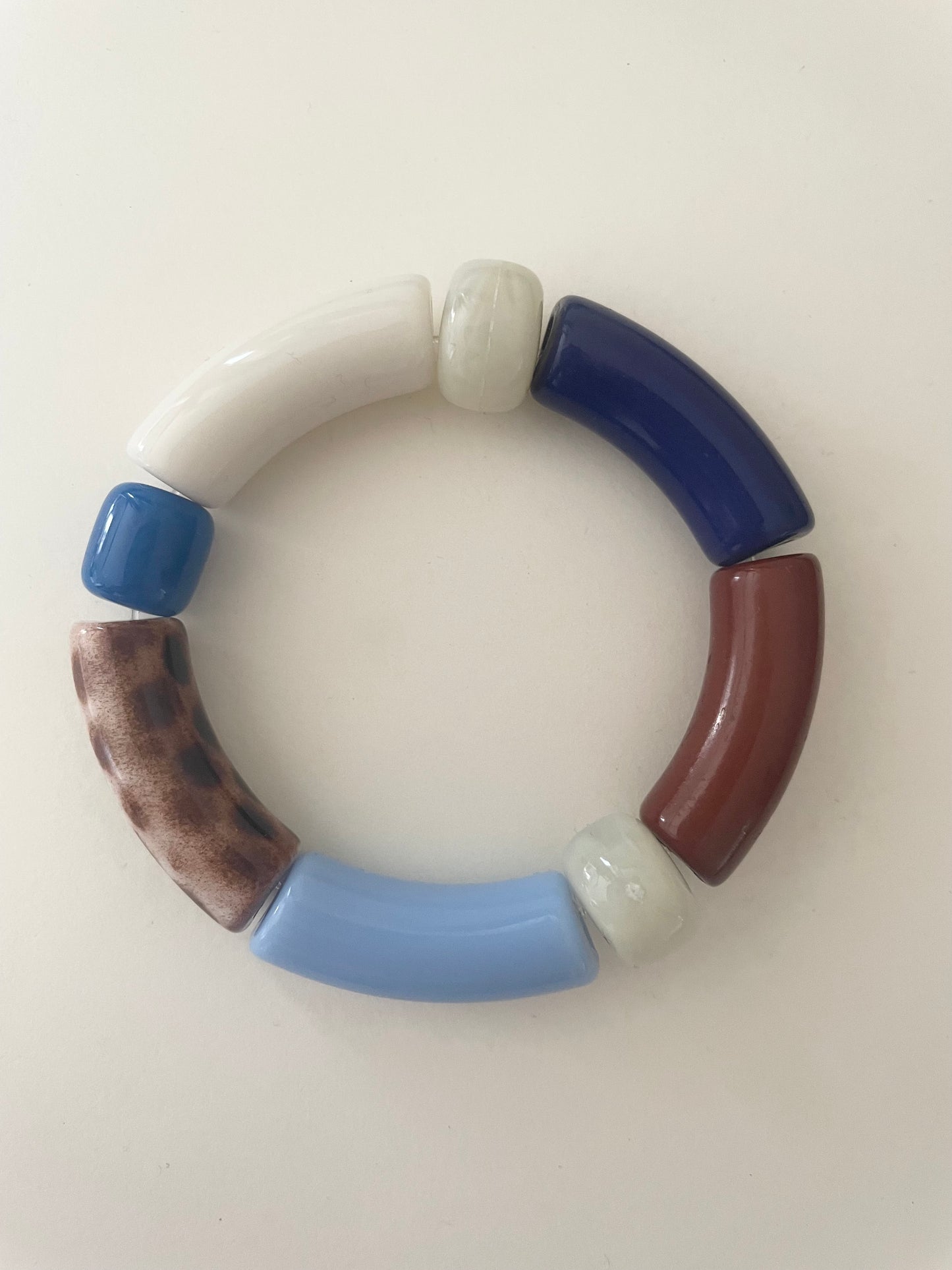 bracelet grosses perles liliane bleu blanc marron modèle E