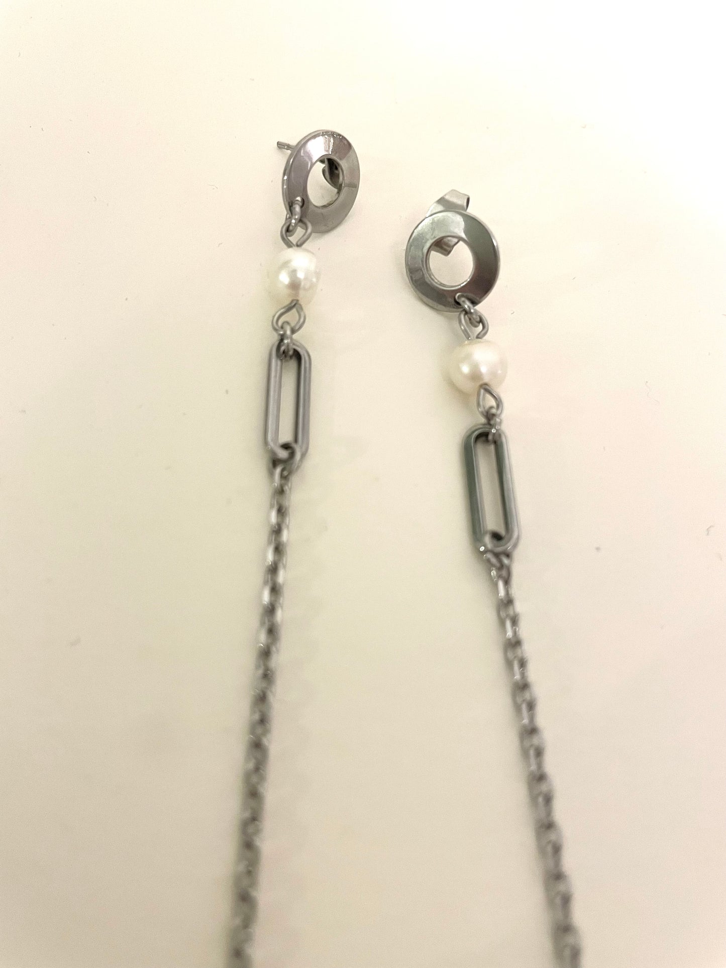 Boucles argent eau douce version longue fond blanc
