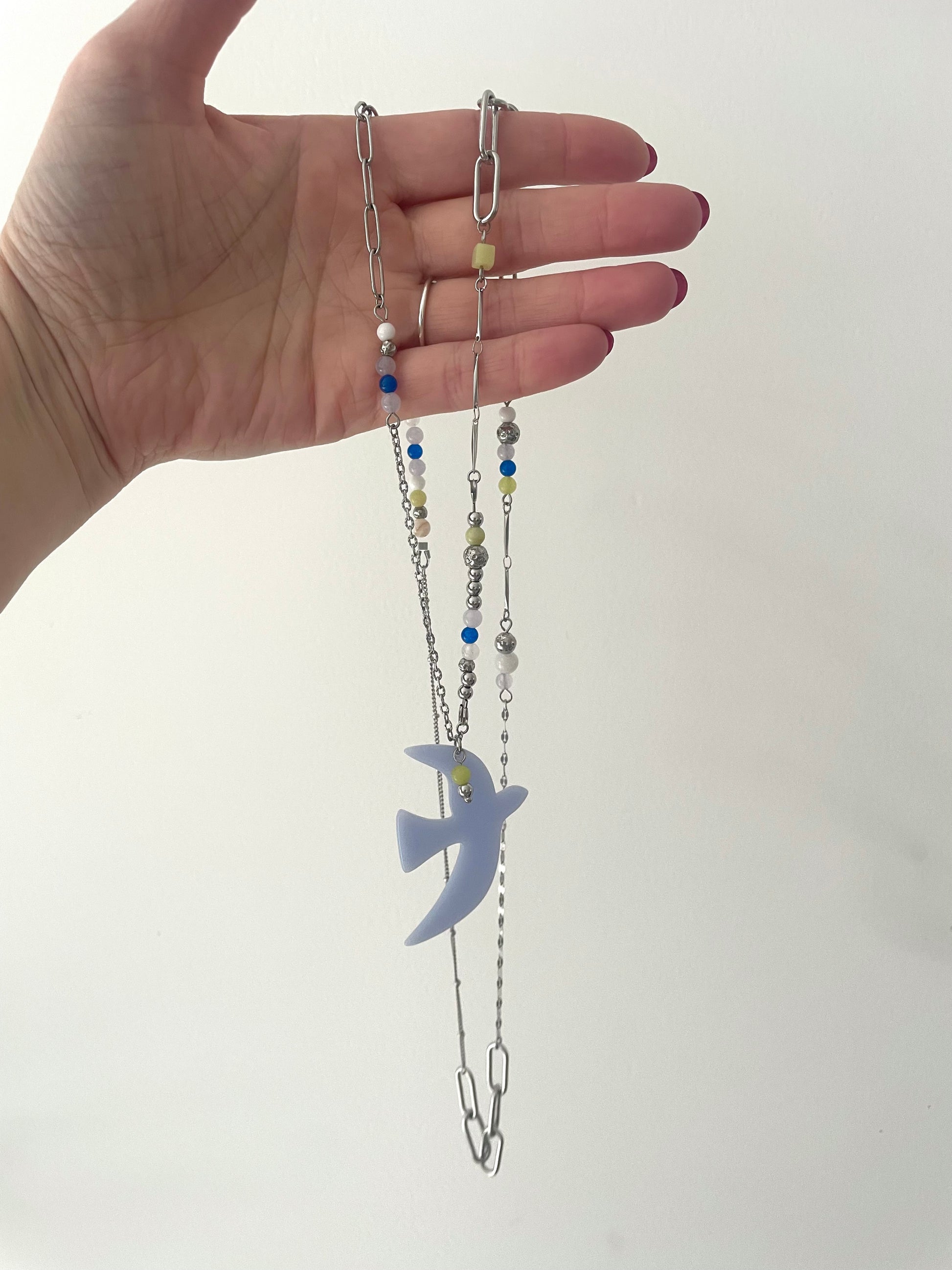 Sautoir liberté bleu ciel et cier inox argent grand pendentif oiseau perles naturelles
