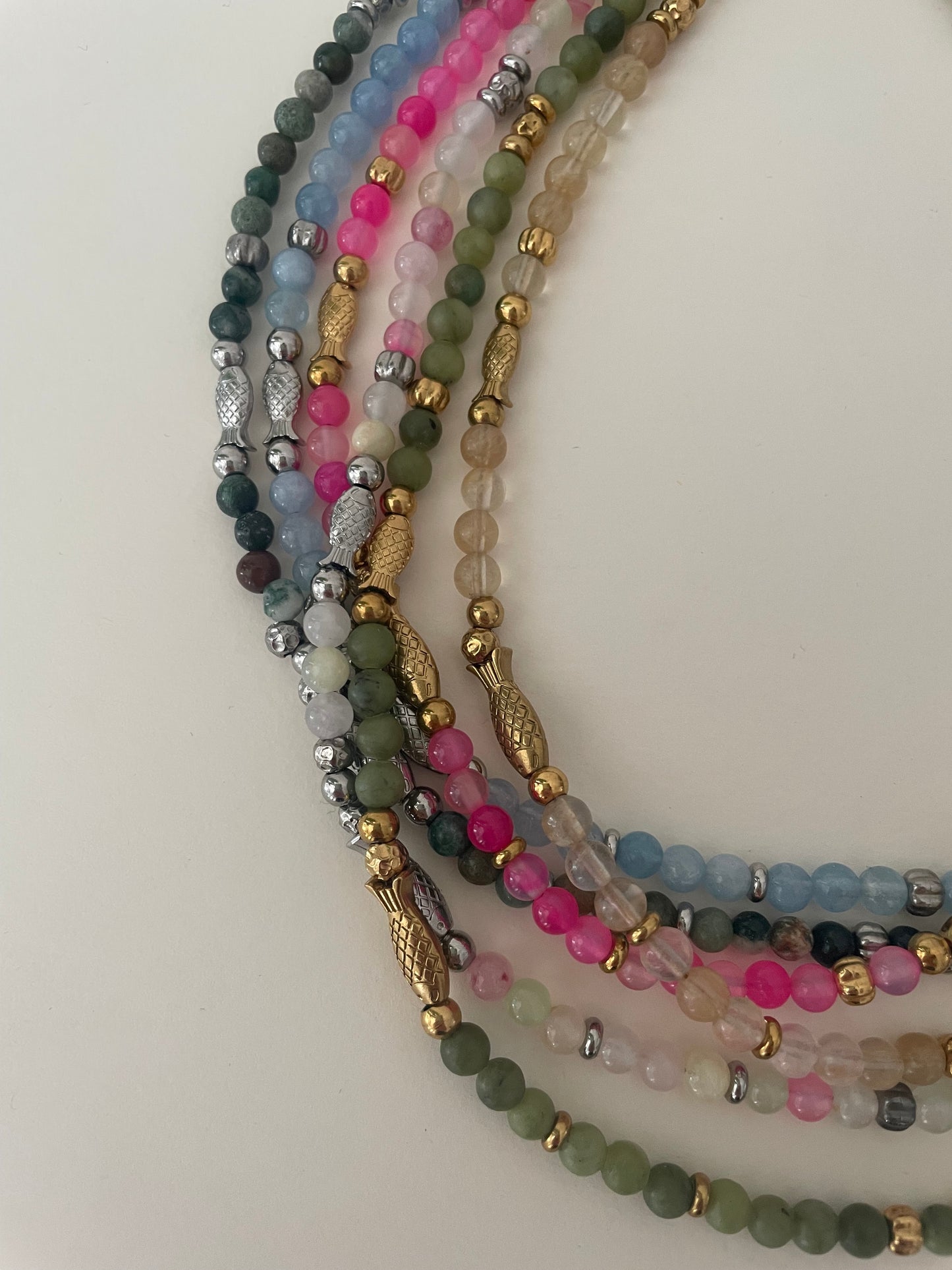 Collier court - ras de cou le poisson Jeanne en pierre naturelle agate et argenté