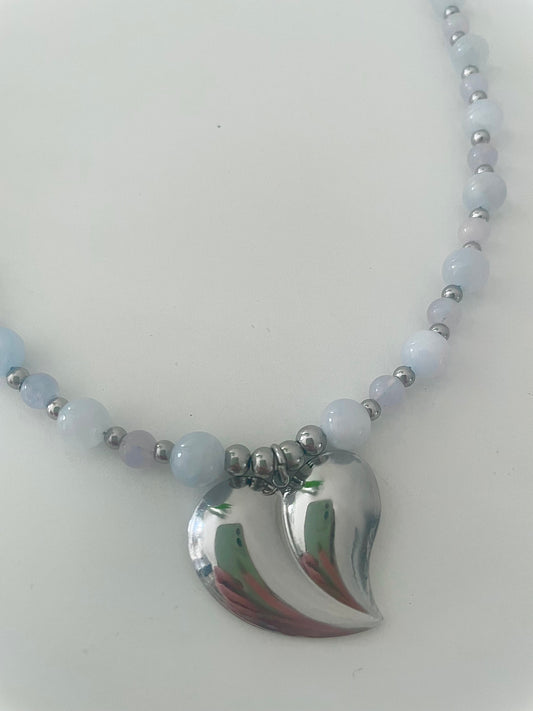 Collier pierre naturelle jade bleu clair zoom pendentif coeur argent