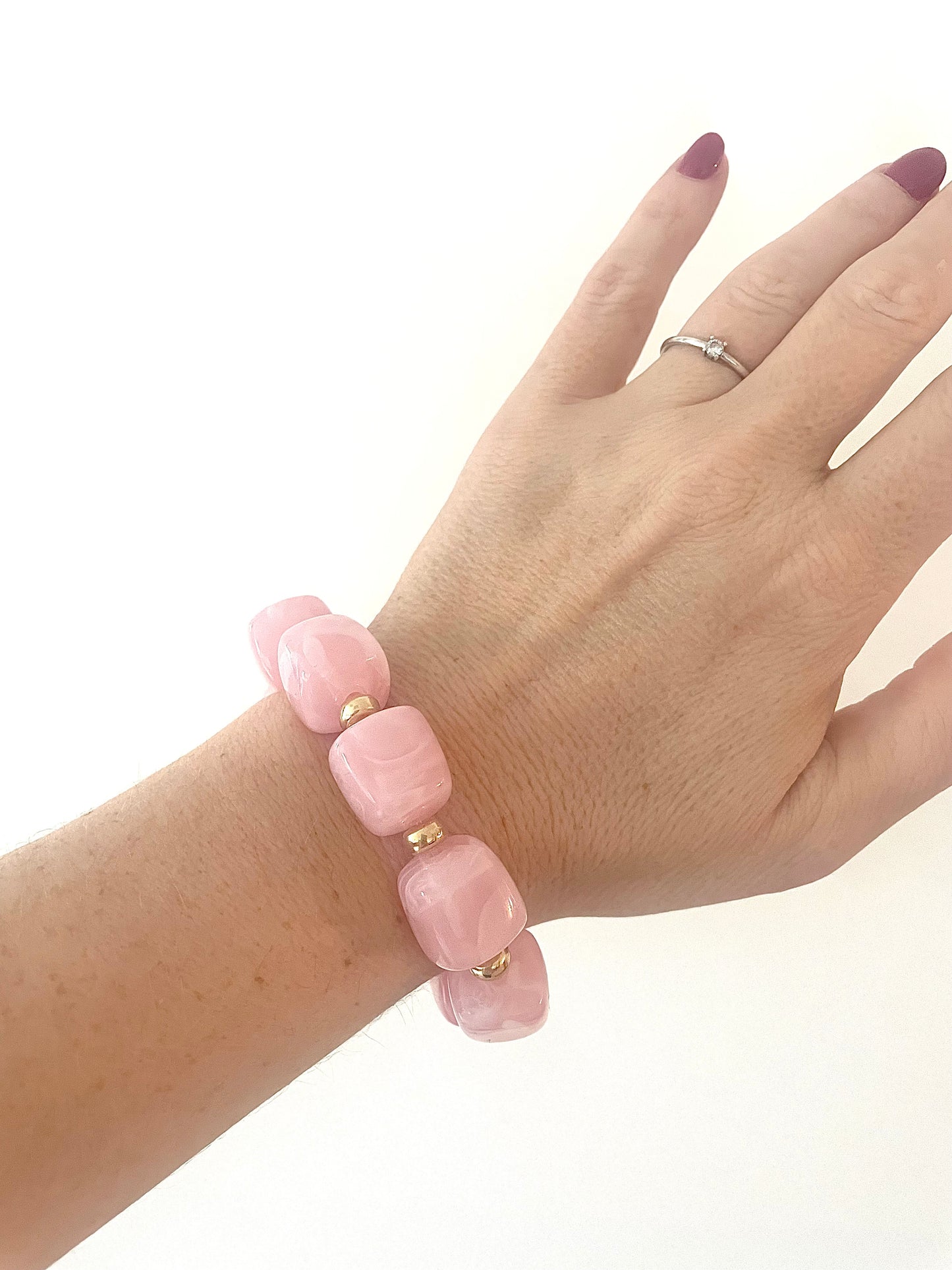 porté bracelet grosses perles rose pâle SOLENE