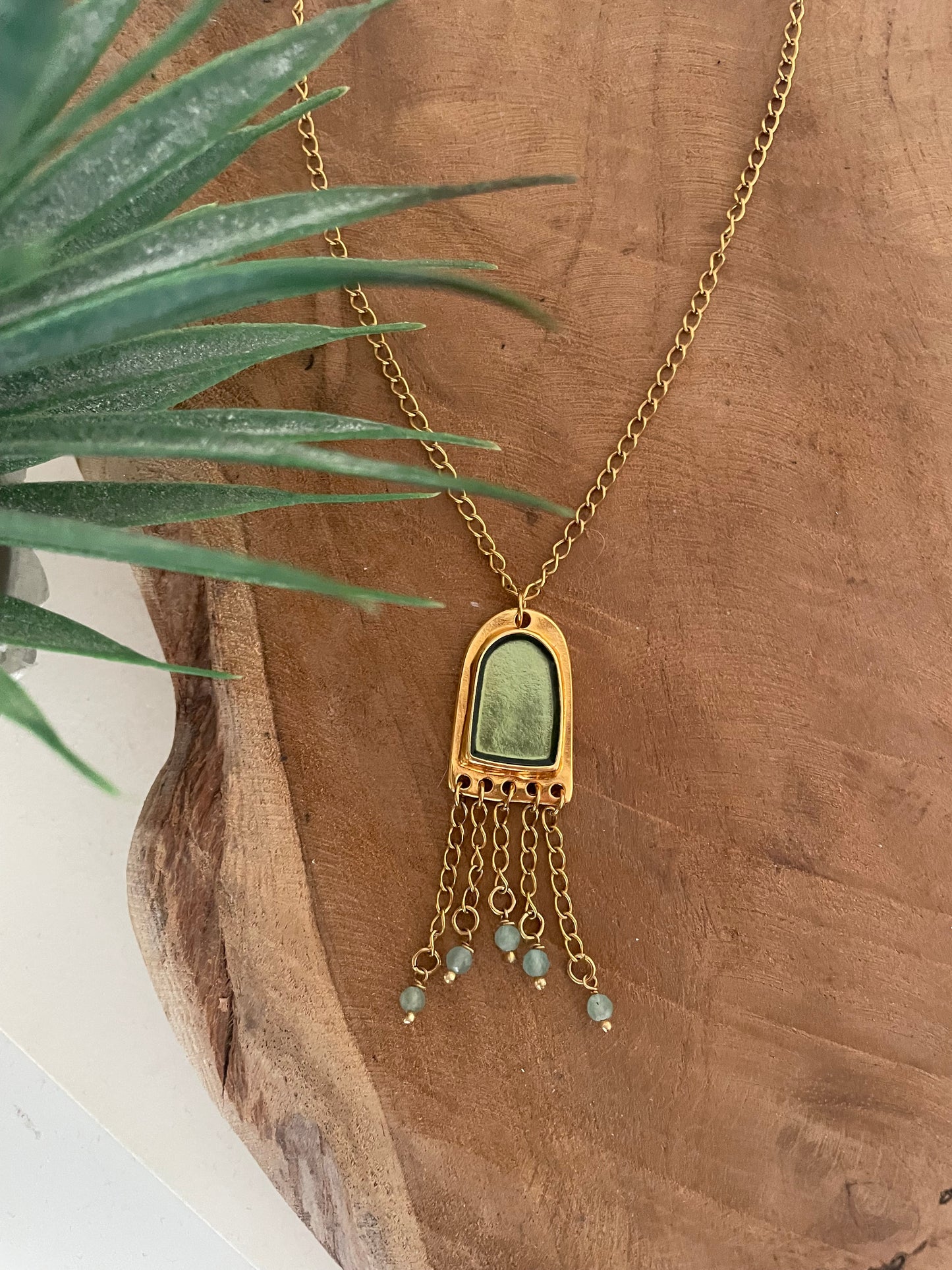 Collier doré et aventurine avec pendentif original - chaînes pendantes
