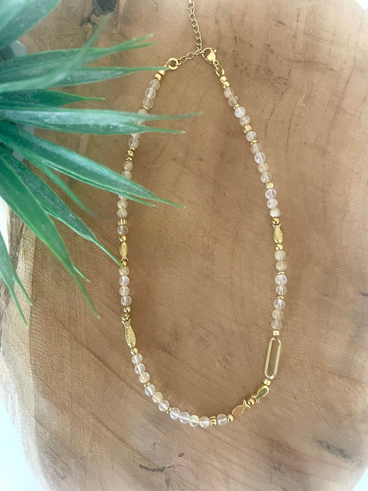 Collier court - ras de cou le poisson Jeanne en pierre naturelle quartz transparent jaune et doré