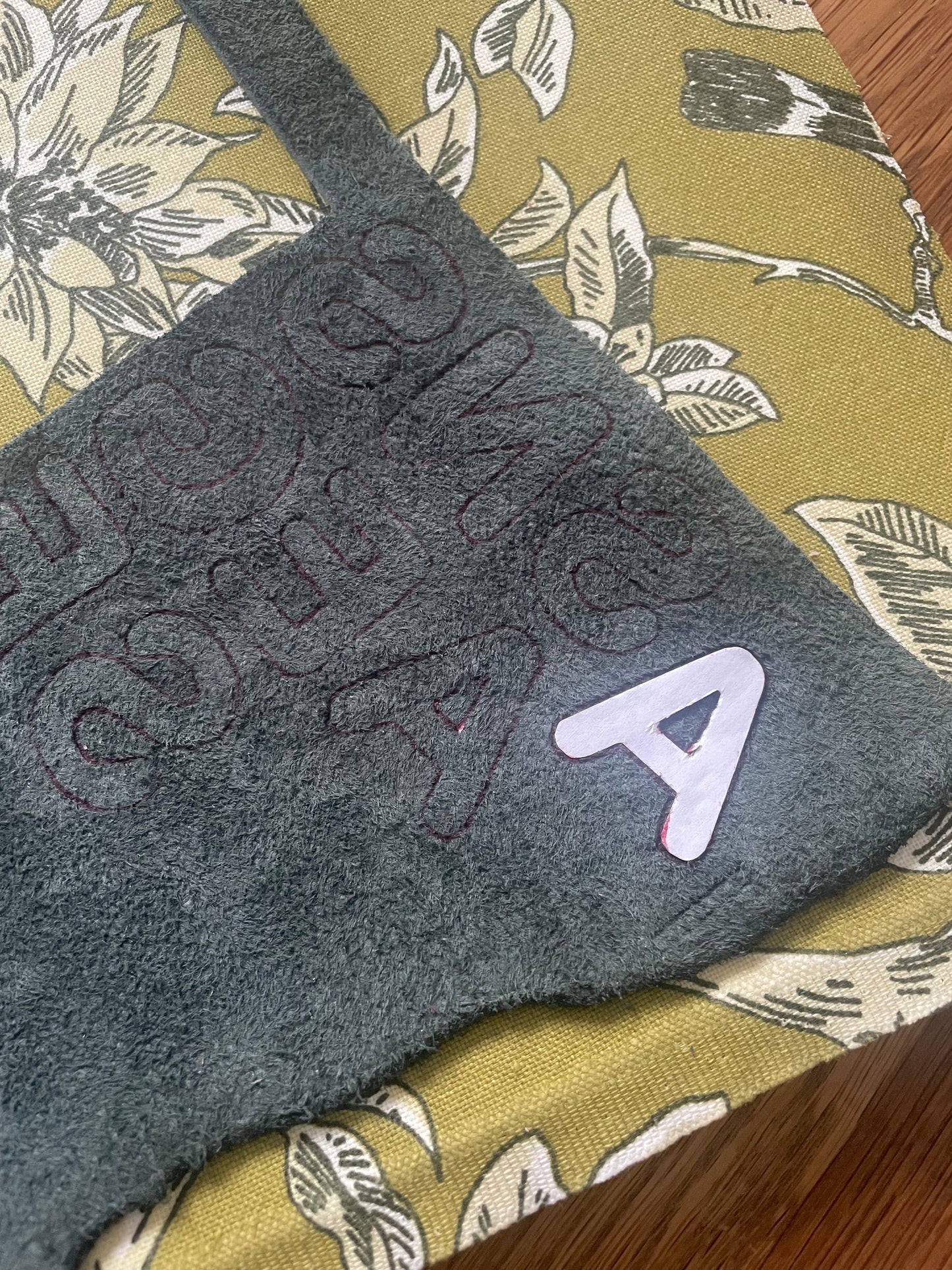 Découpe à la main lettres en cuir vert pour cadre déco j’aime pas les gens artisanat 