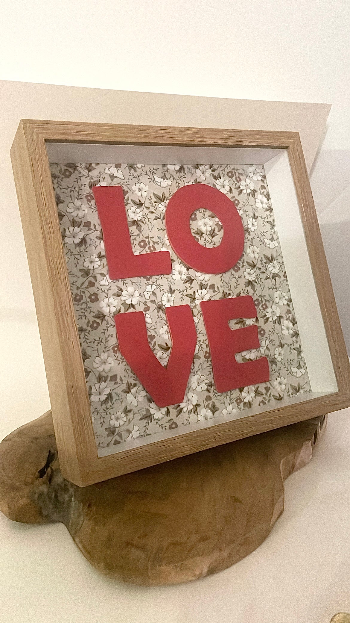 cadre 3D LOVE en bois cuir et tissu rouge liberty