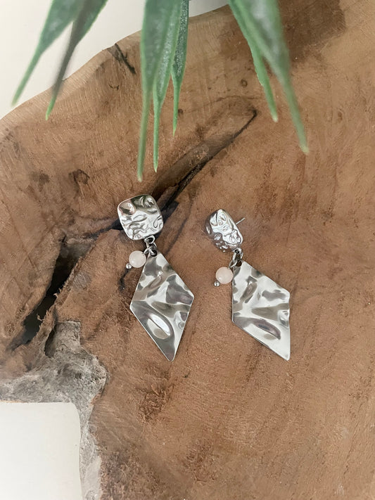 Boucles d’oreilles argent martelé création unique et quartz rose
