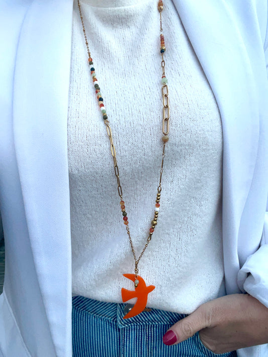 Sautoir thème LIBERTÉ doré pendentif oiseau orange et pierres naturelles vert-orange