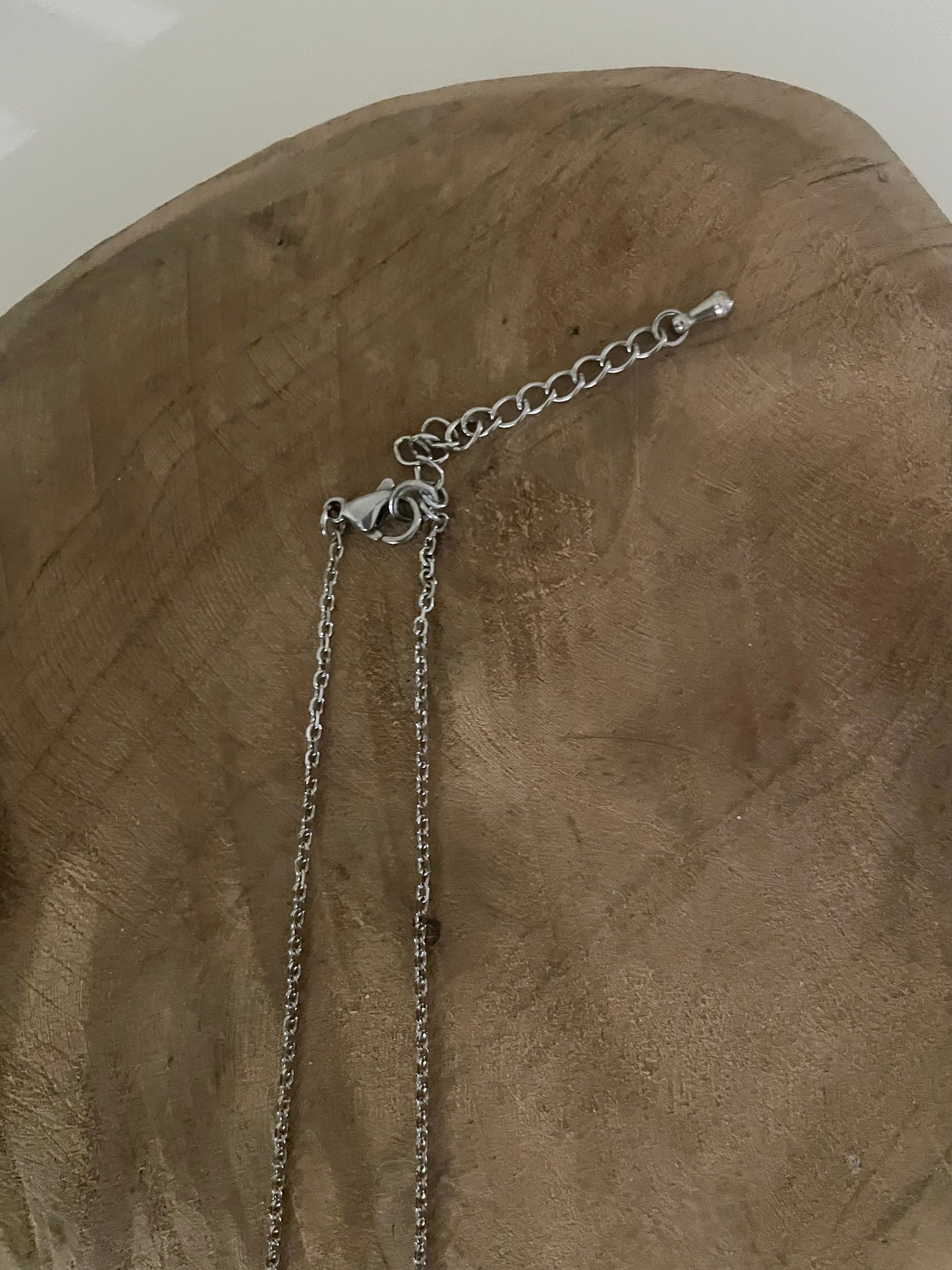 fermoir et chaînette extension argent du collier court pendentif coeur asymétrique