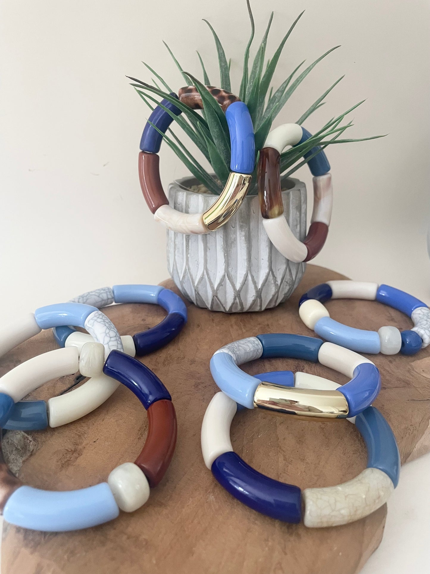Vue ensemble bracelets liliane tons bleus