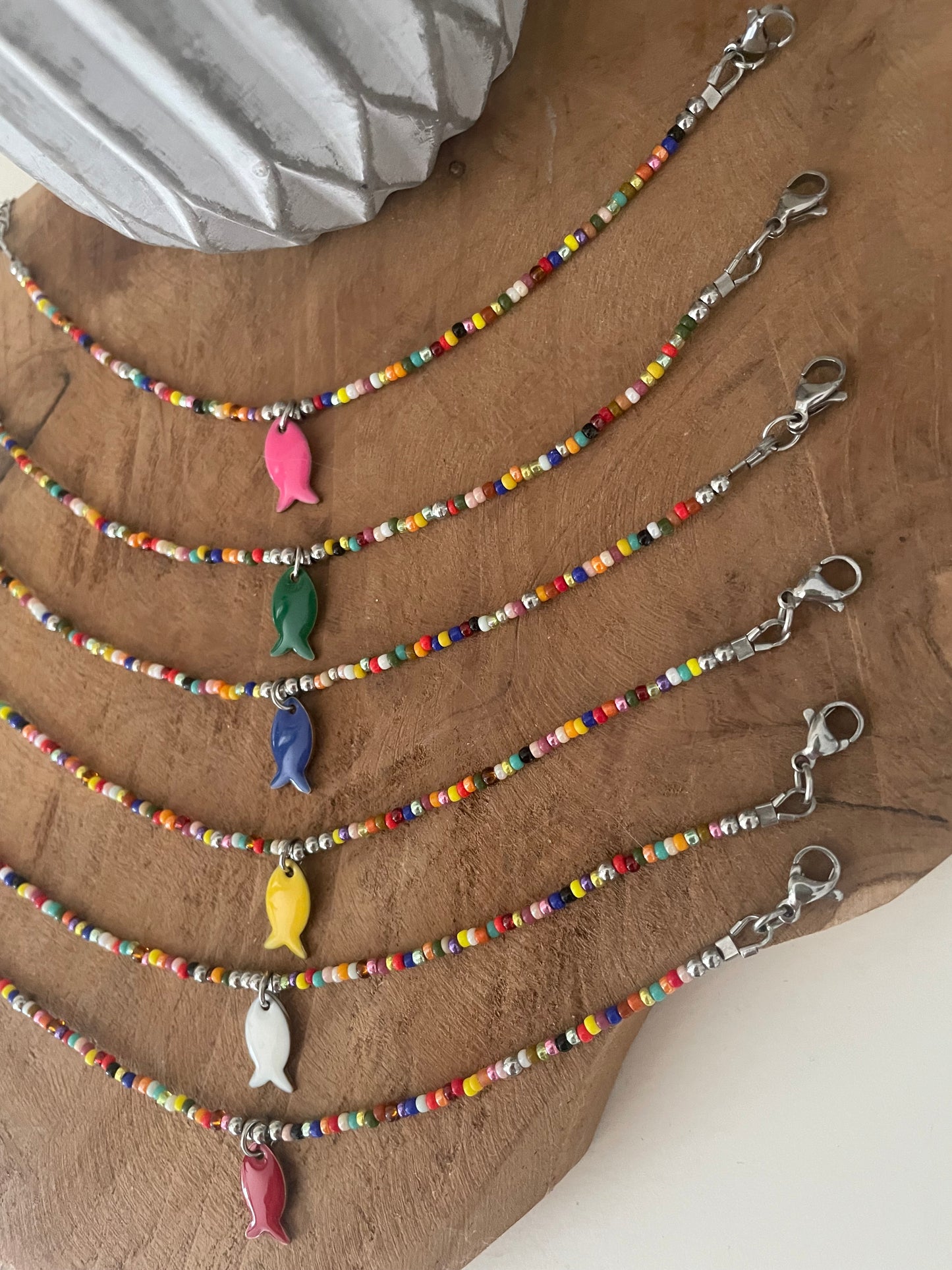 Détail fermoir et perles colorées miyuki bracelets cirque aquatique argenté