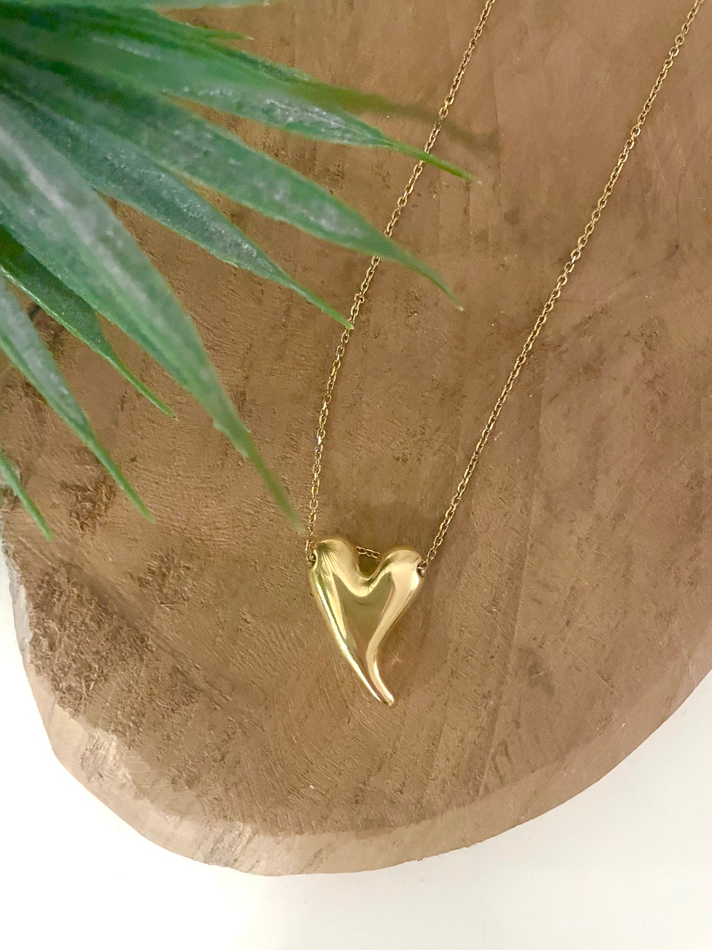Collier pendentif asymétrique coeur doré chaîne fine