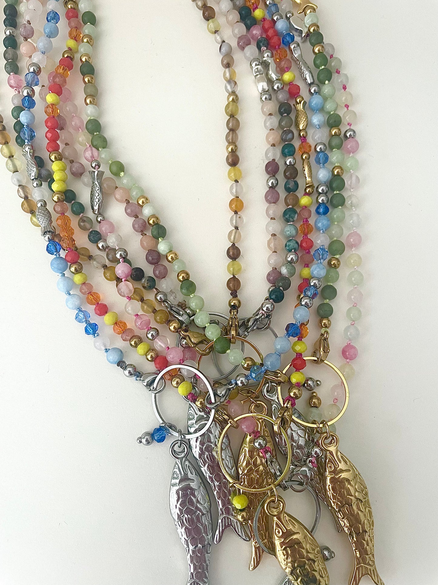 Autre angle ensemble longs colliers Jacqueline pierre naturelle et pendentif poisson acier inoxydable divers coloris