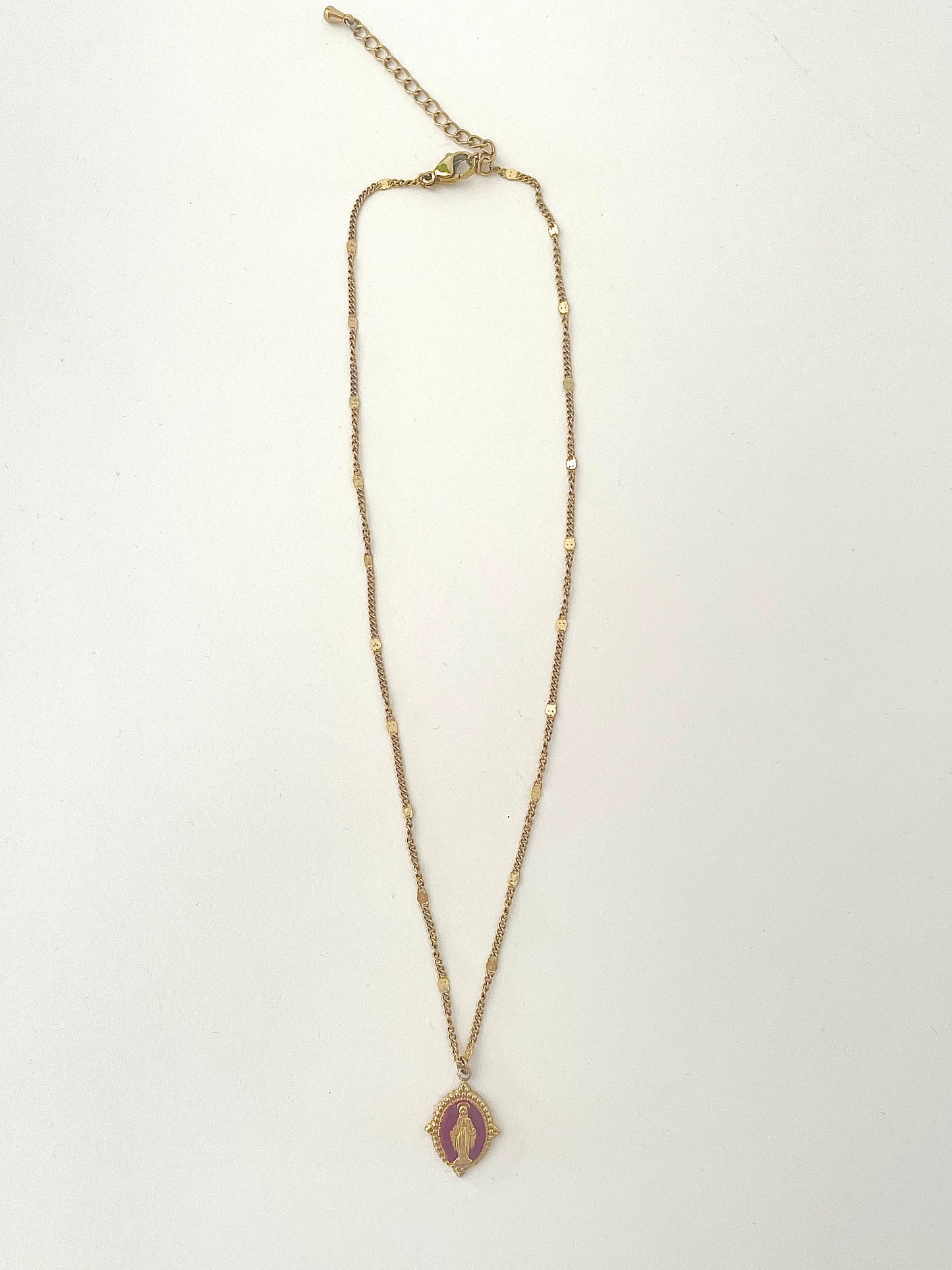 Collier court pendentif vierge Marie bordeaux et doré