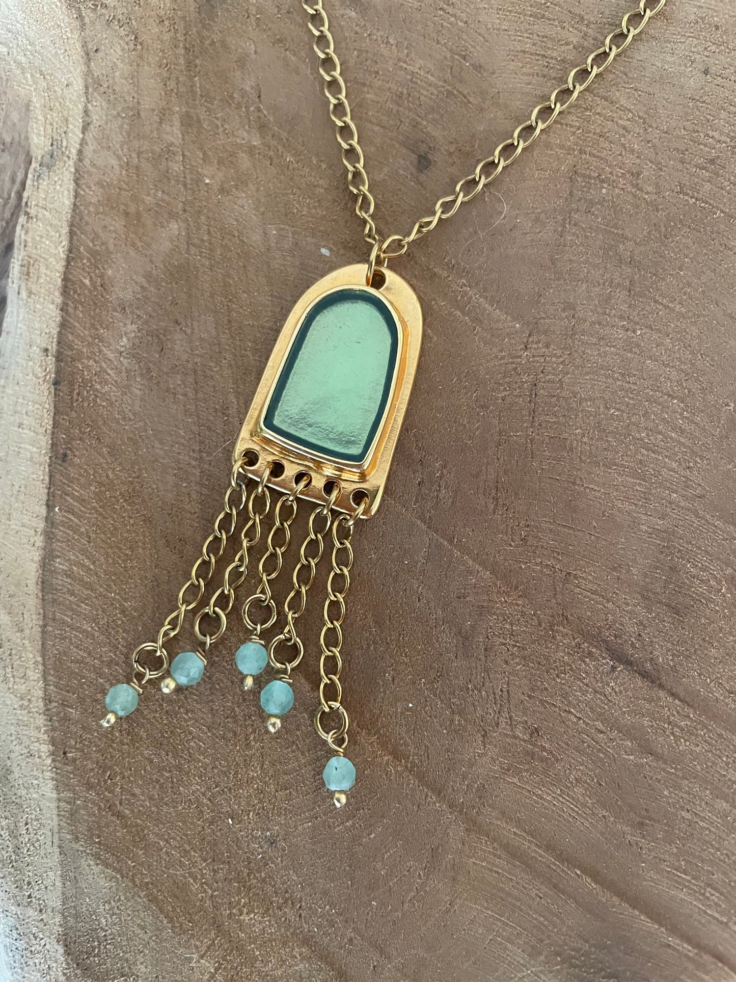 Collier doré et aventurine avec pendentif original - chaînes pendantes