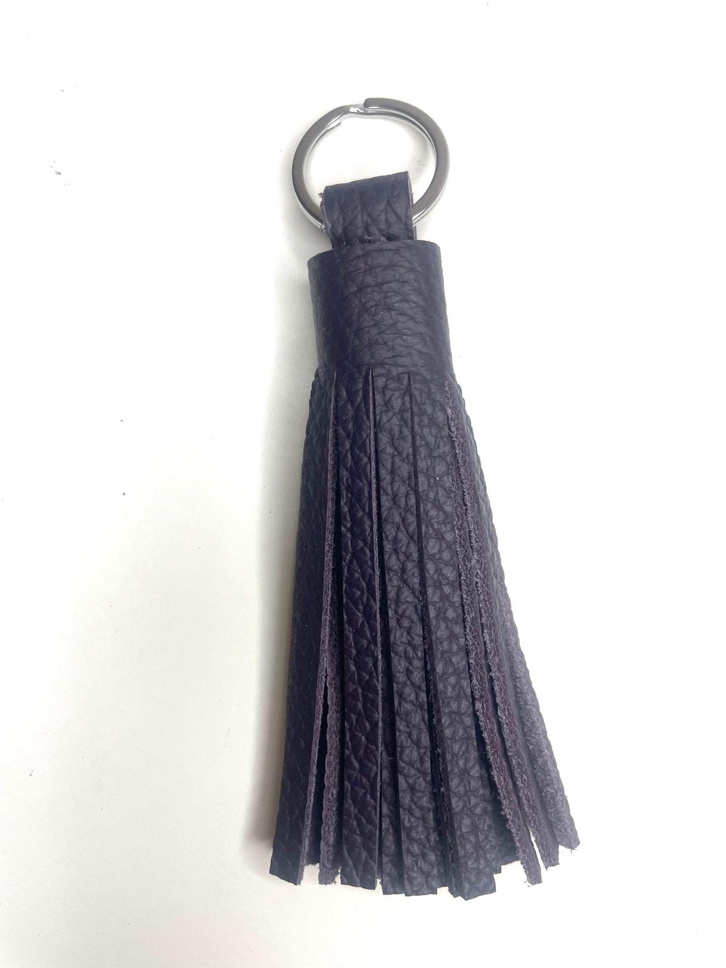 Cuir violet bijou de sac CONSTANCE pompon fait main