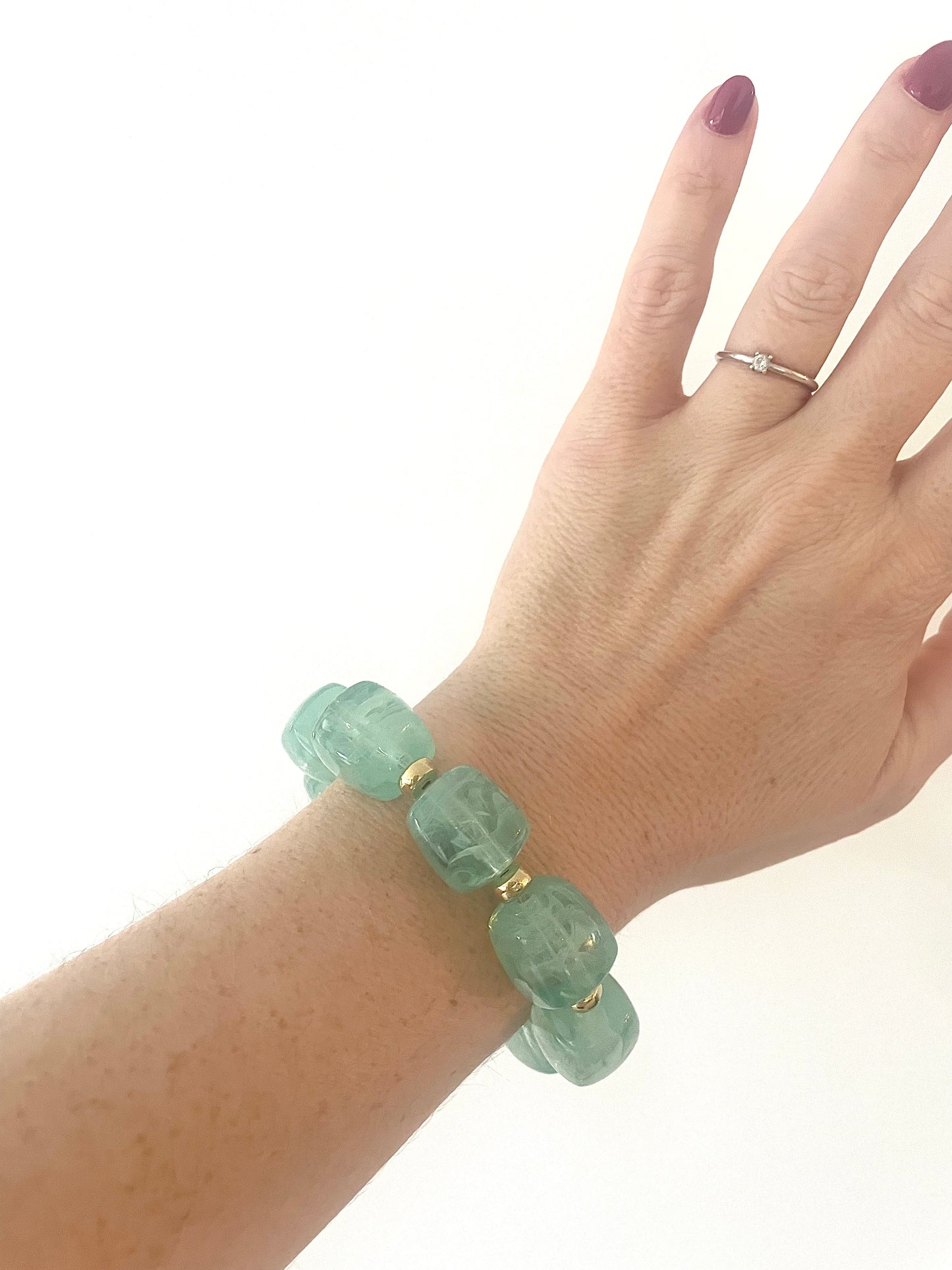 porté bracelet SOLENE grosses perles été 2026 bleu vert