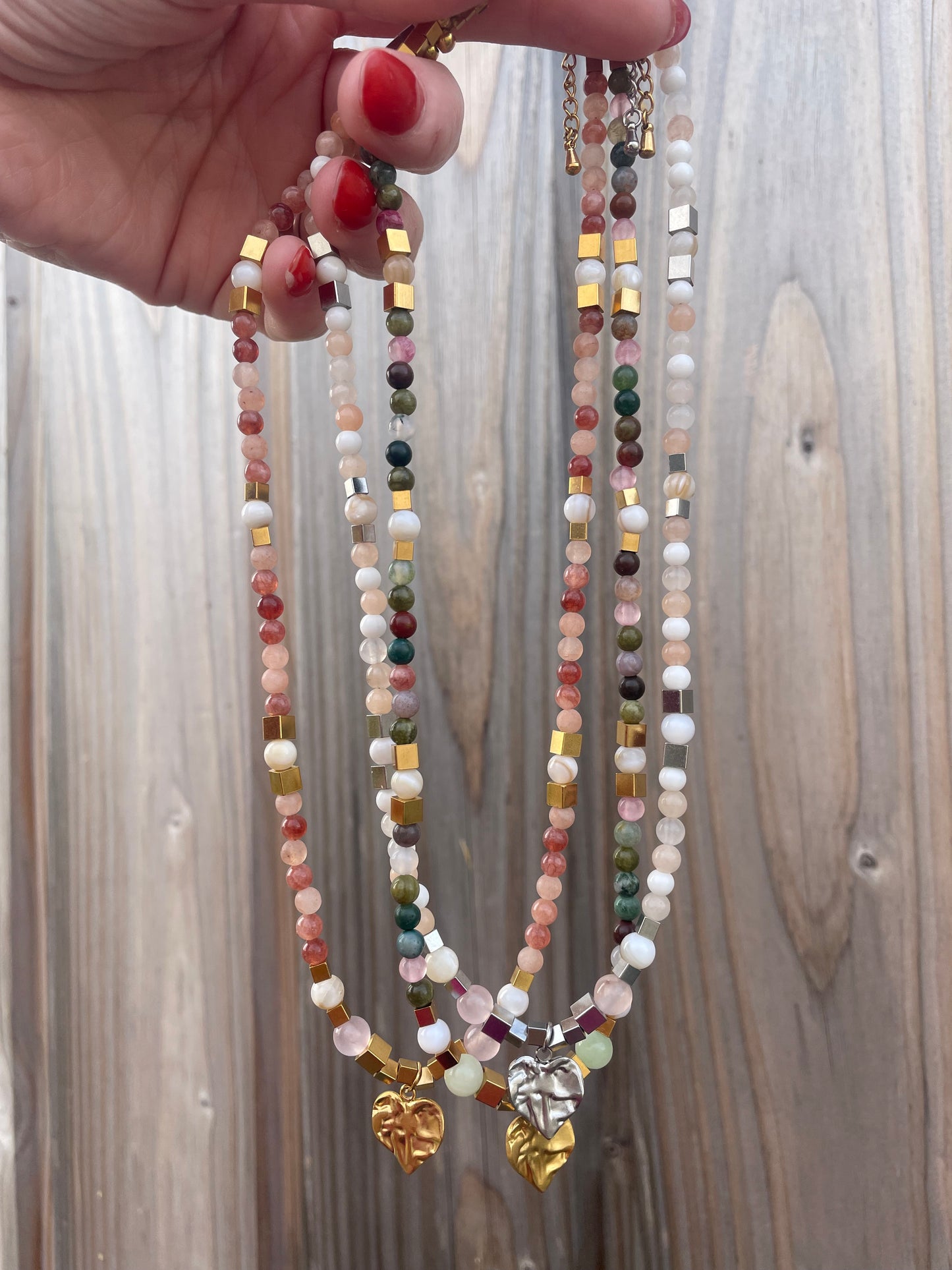 Ensemble colliers Gisèle 3 coloris pierres naturelles et breloque acier inoxydable fait main