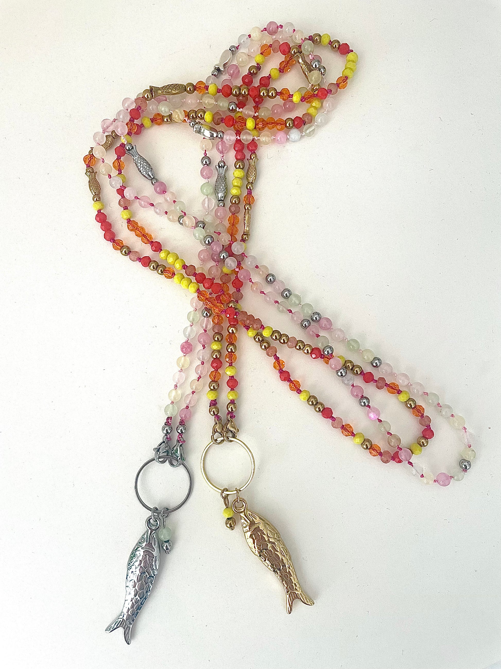 Ensemble de colliers sautoirs Jacqueline tons pastel argent et tons rouge orange jaune doré