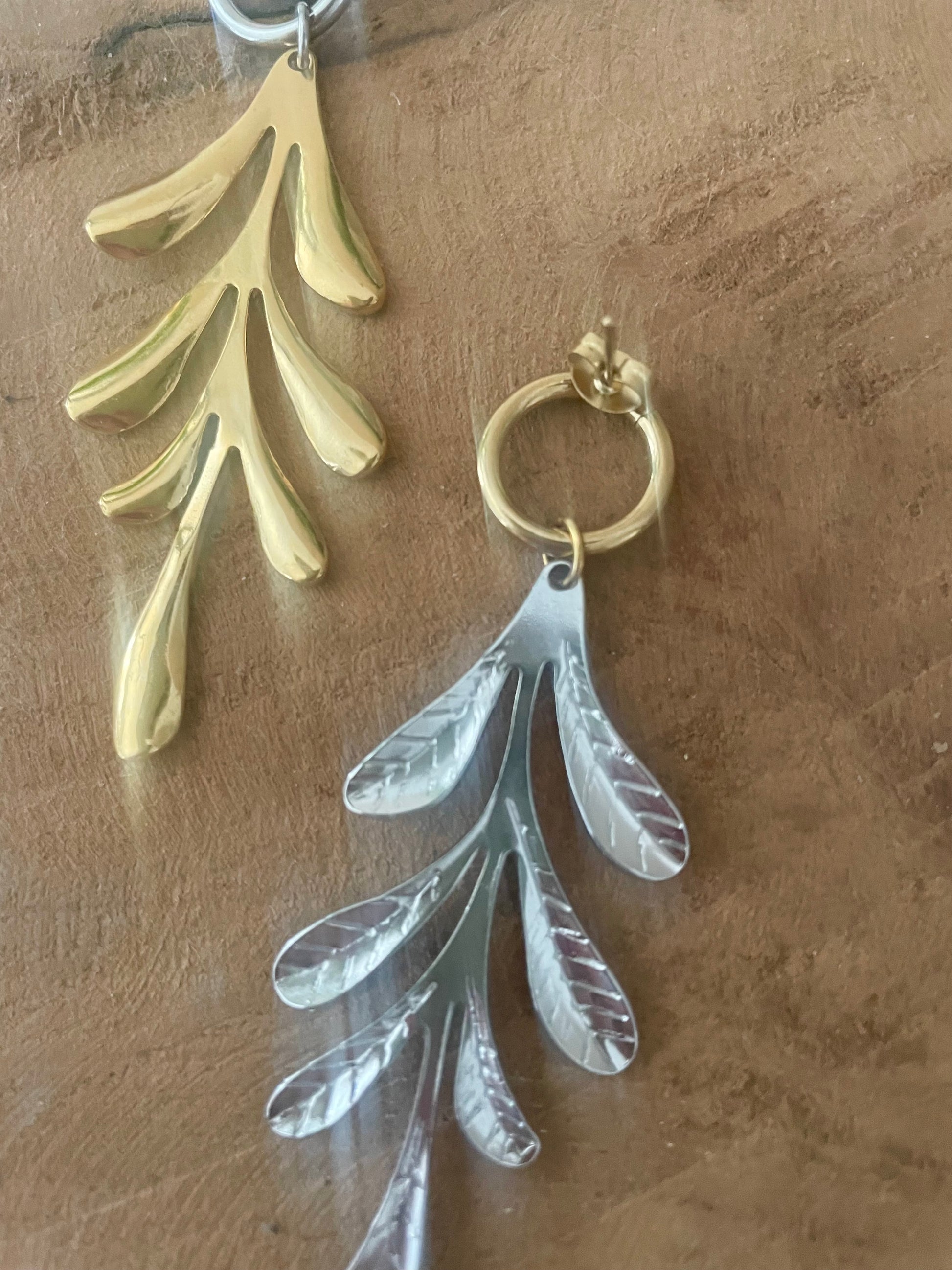 Arrière boucles d’oreilles feuilles clou rond doré er argenté acier inox