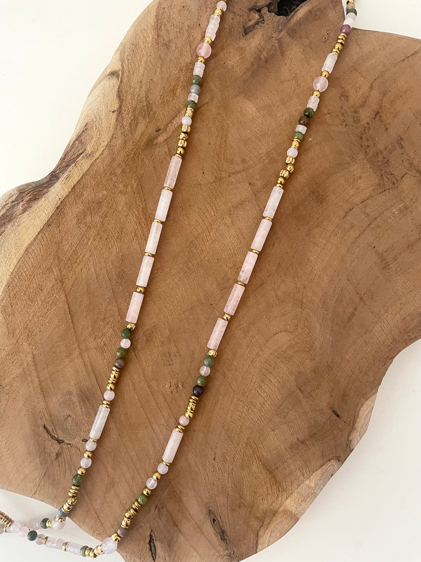 Chaîne pour téléphone en pierre naturelle quartz rose et doré