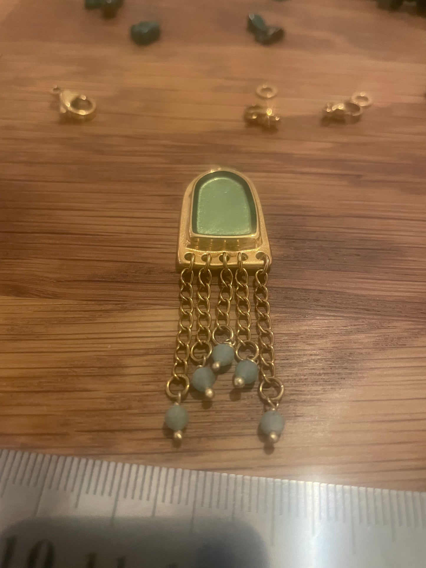 Collier doré et aventurine avec pendentif original - chaînes pendantes