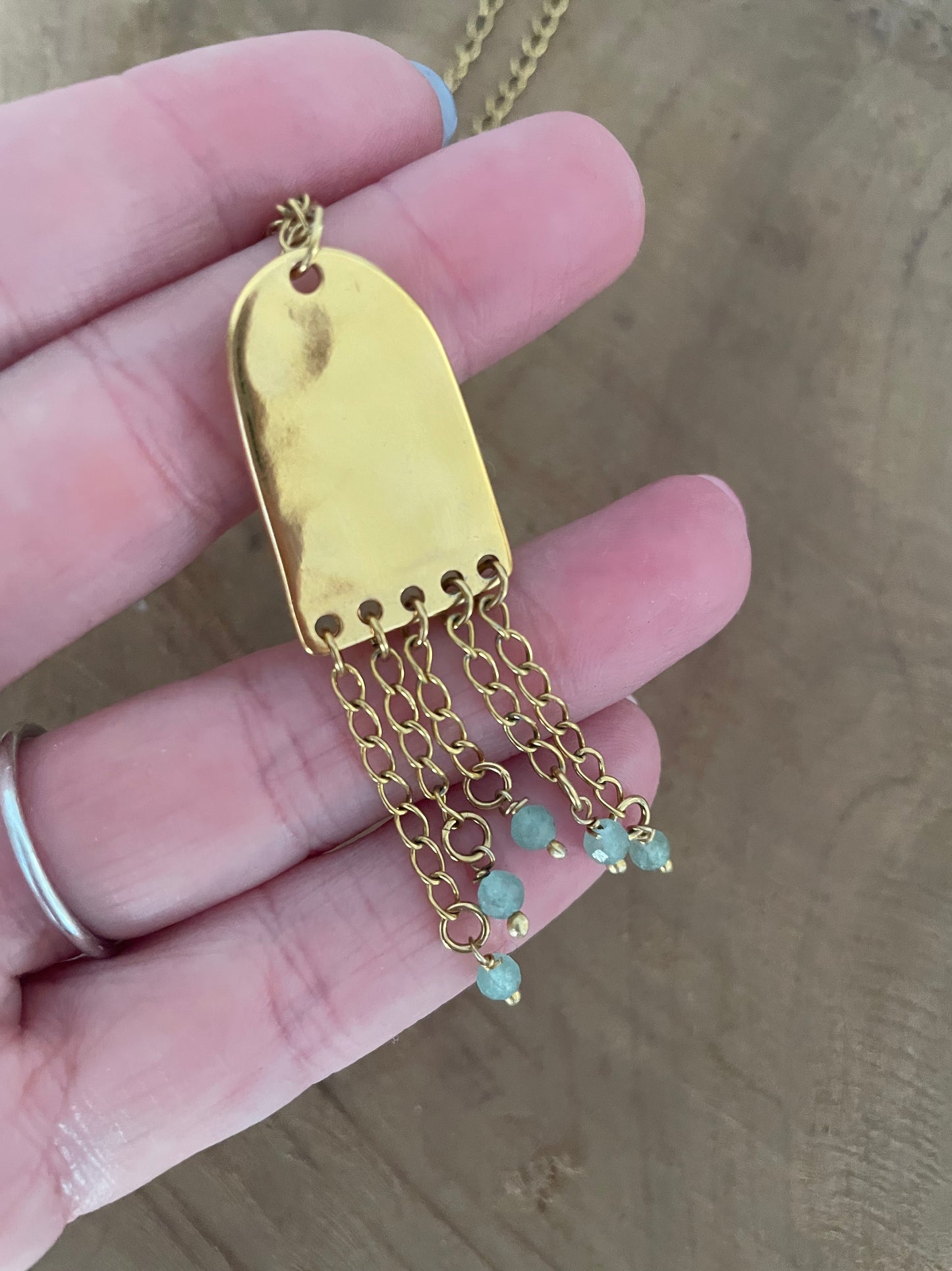 Collier doré et aventurine avec pendentif original - chaînes pendantes
