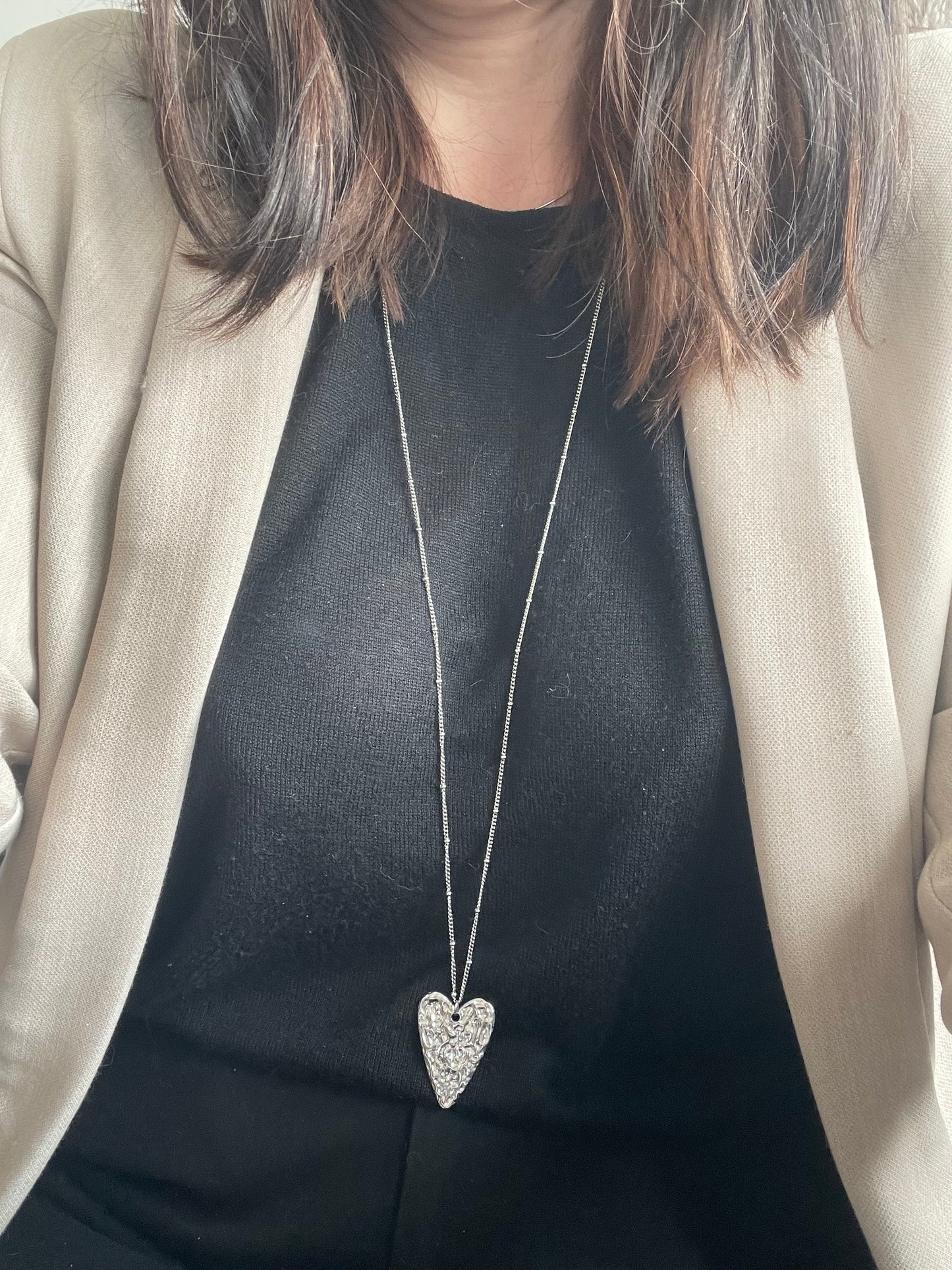 Porté collier sautoir grand coeur martelé argent