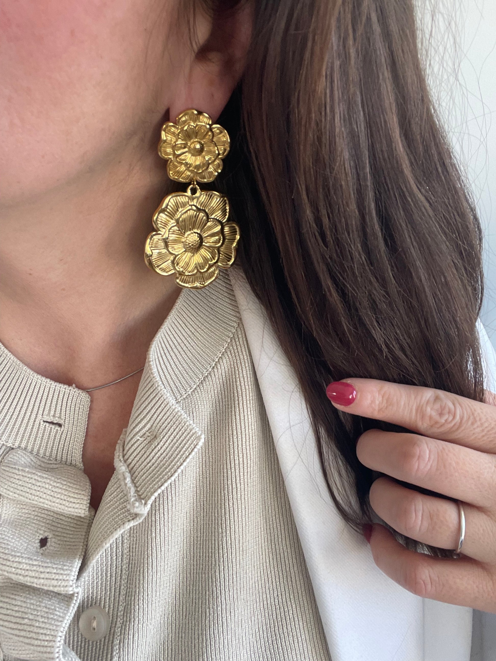 Porté grosses boucles d’oreilles double fleur acier inox doré bohème