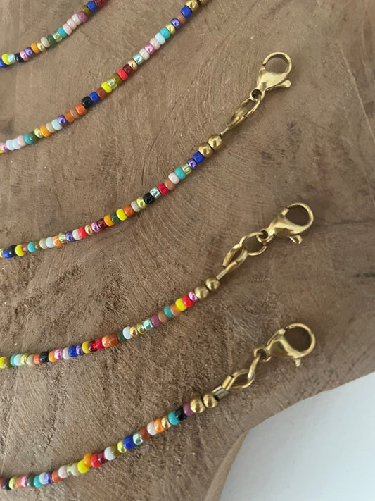 Détail fermoir bracelets colorés cirque aquatique mademoiselle bergamote