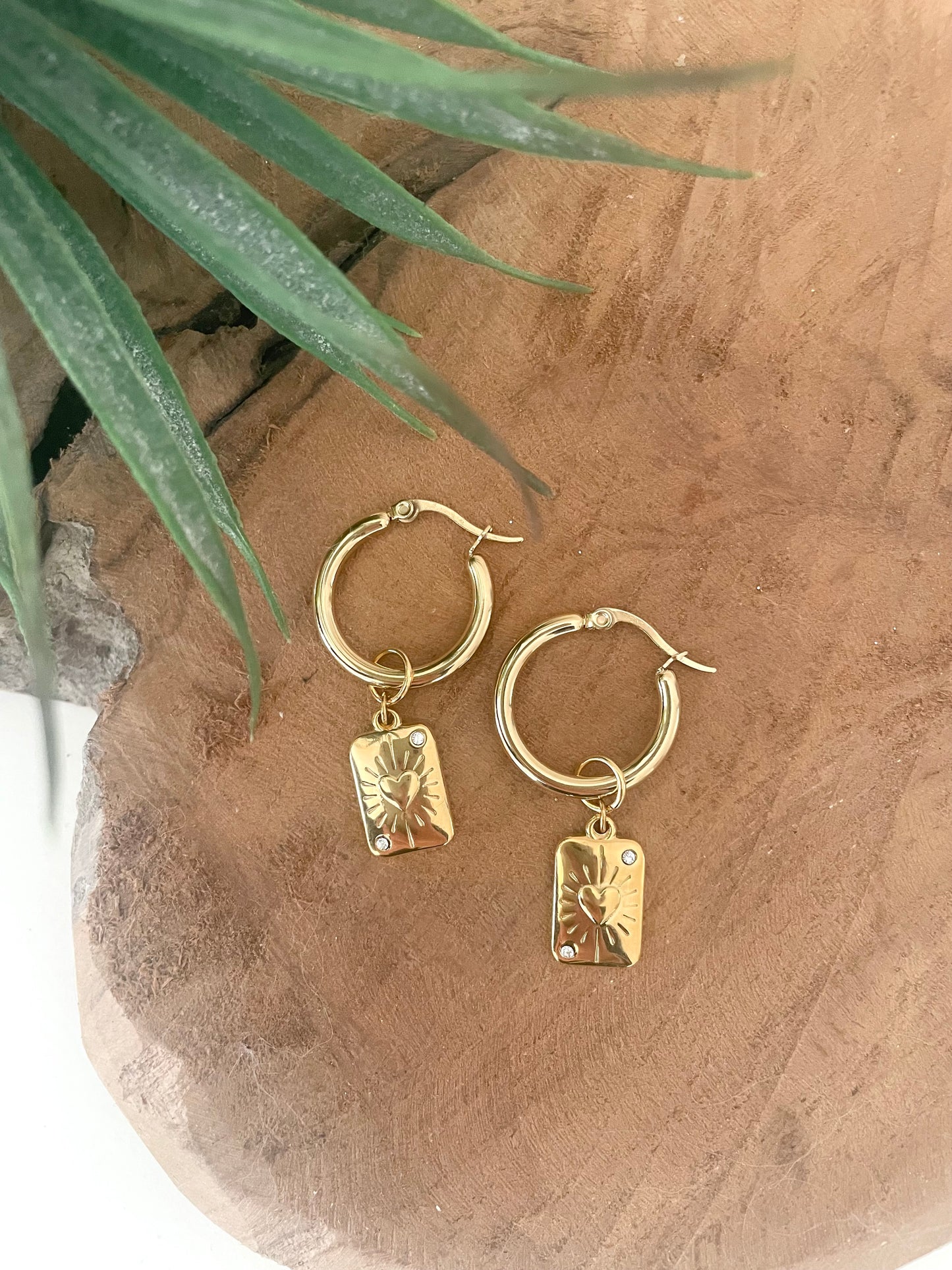 Boucles d’oreilles créoles acier inox doré et carte as de coeur avec strass