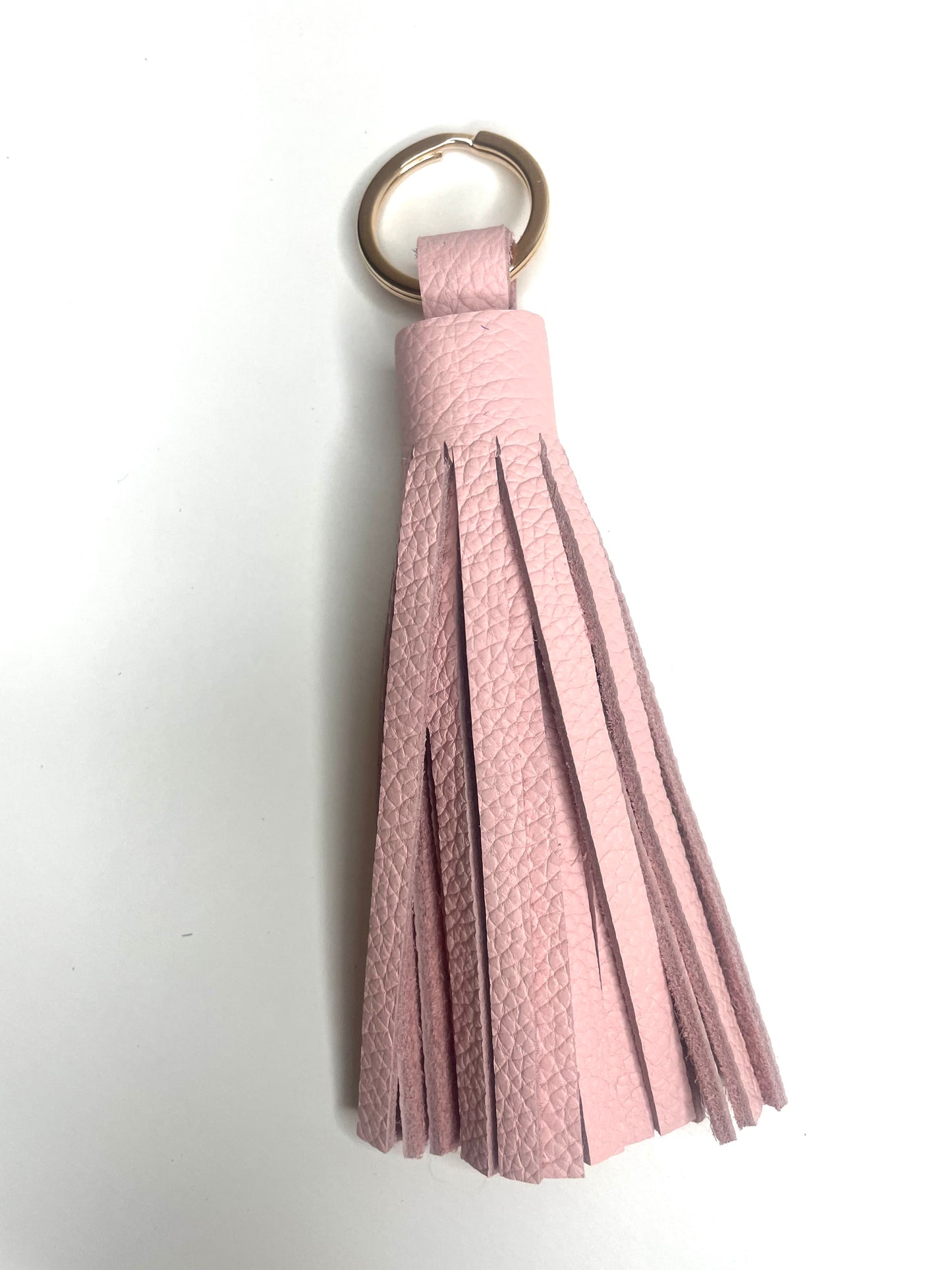 Porte clefs pompon CONSTANCE cuir rose pâle