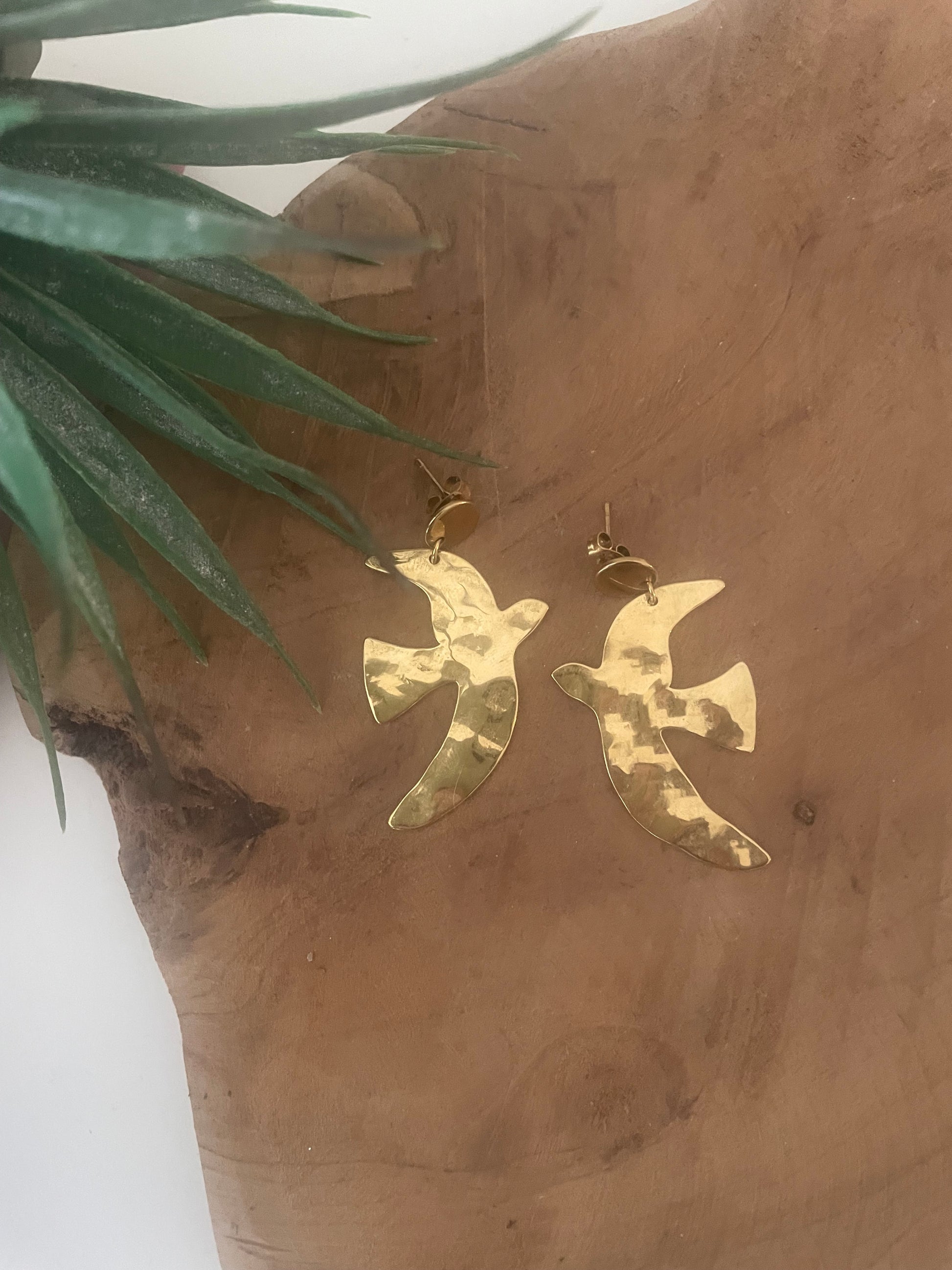 Boucles oiseaux doré martelé