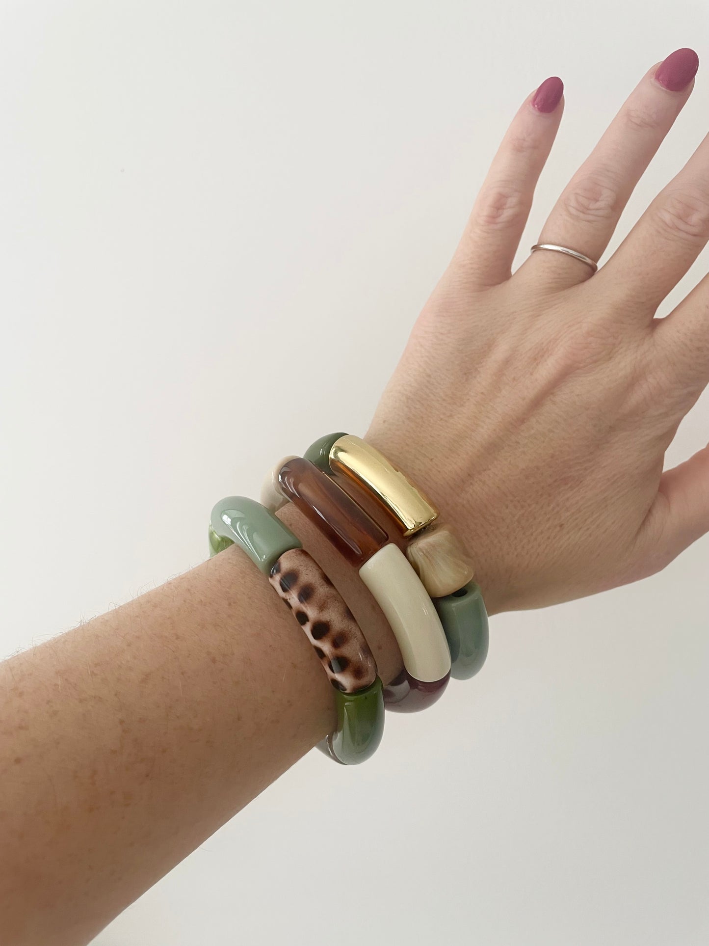 Porté bracelet LILIANE tons vert marron beige nature tendance 2026
