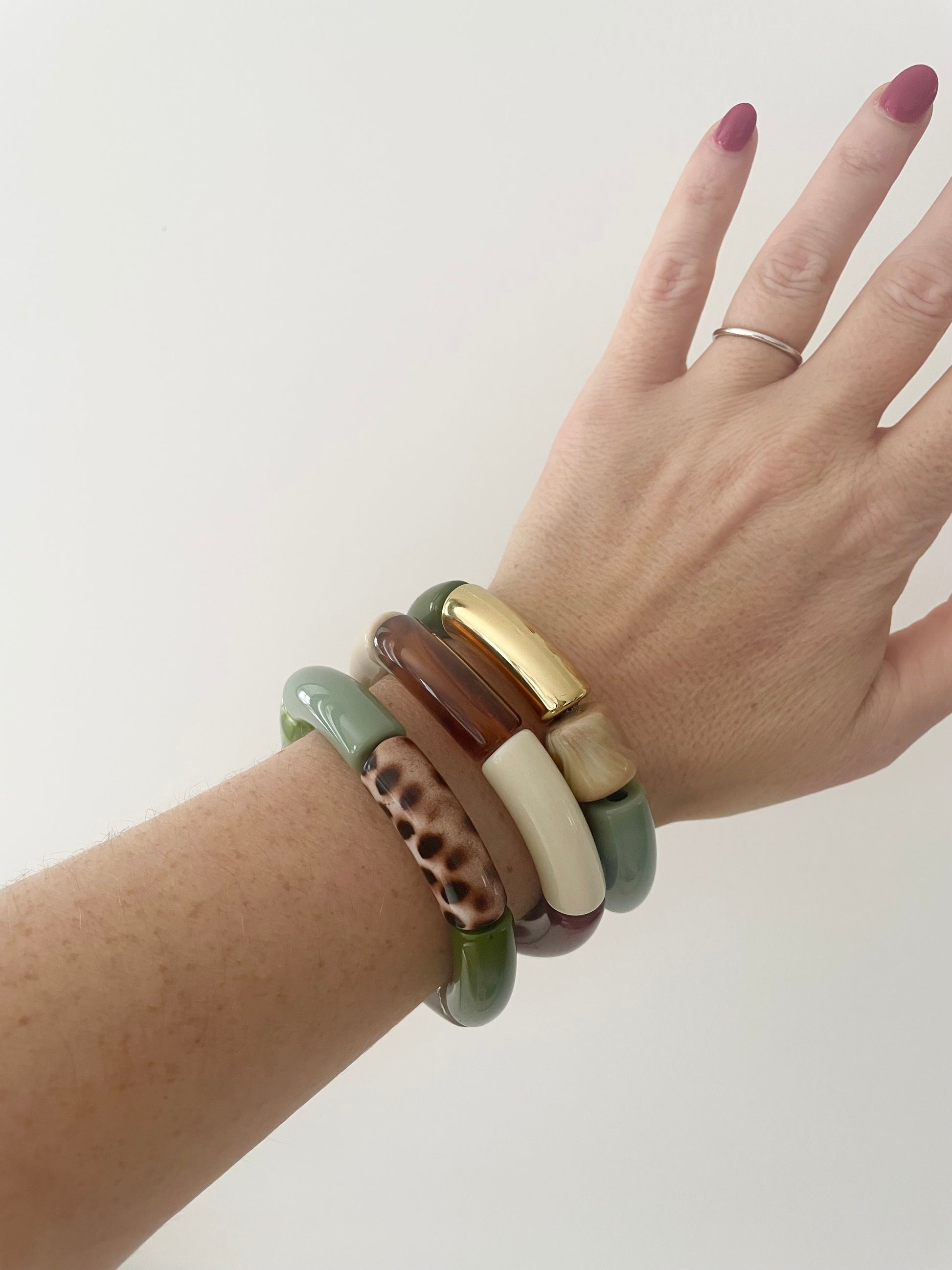 Porté bracelet LILIANE tons vert marron beige nature tendance 2026