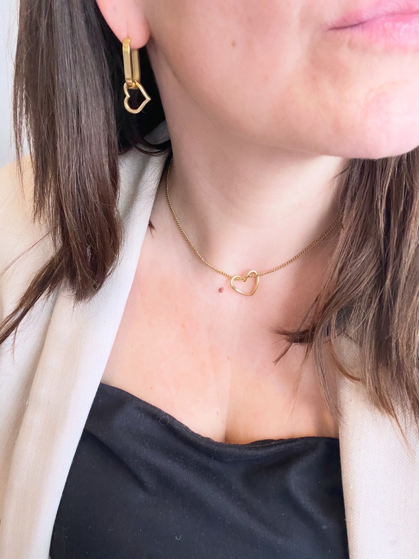 Porté collier court pendentif coeur doré ajouré acier inoxydable