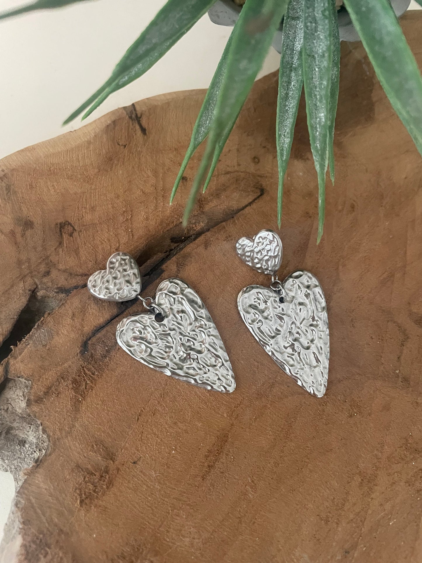 Boucles d’oreilles coeur martelé pendantes acier inoxydable argenté