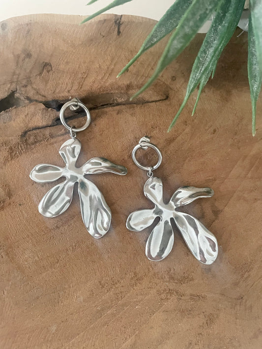 Boucles d’oreilles grosses fleurs argentées acier inoxydable