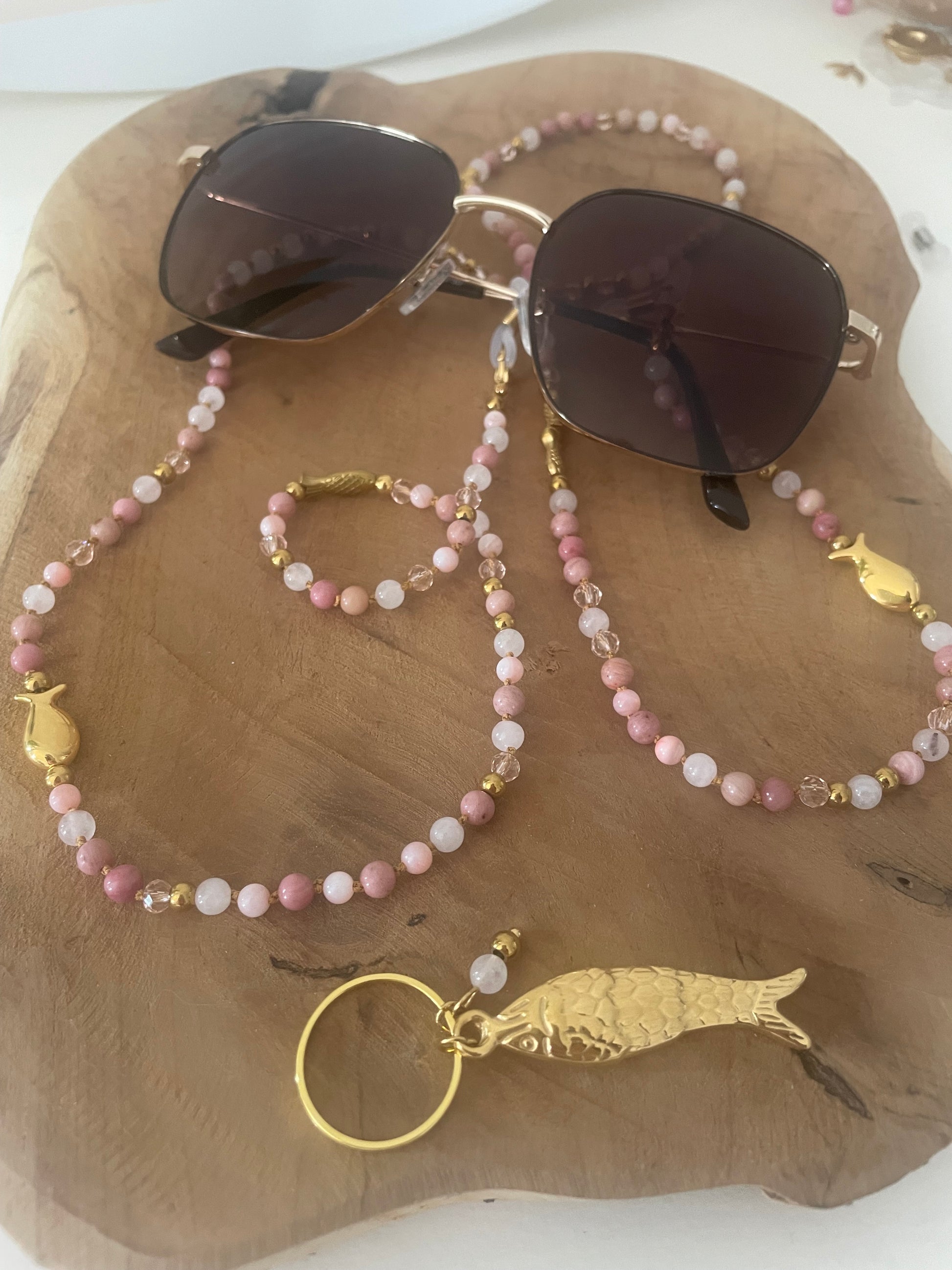 Version chaîne lunettes 2 en 1 sautoir Jacqueline tons roses et doré quartz rose