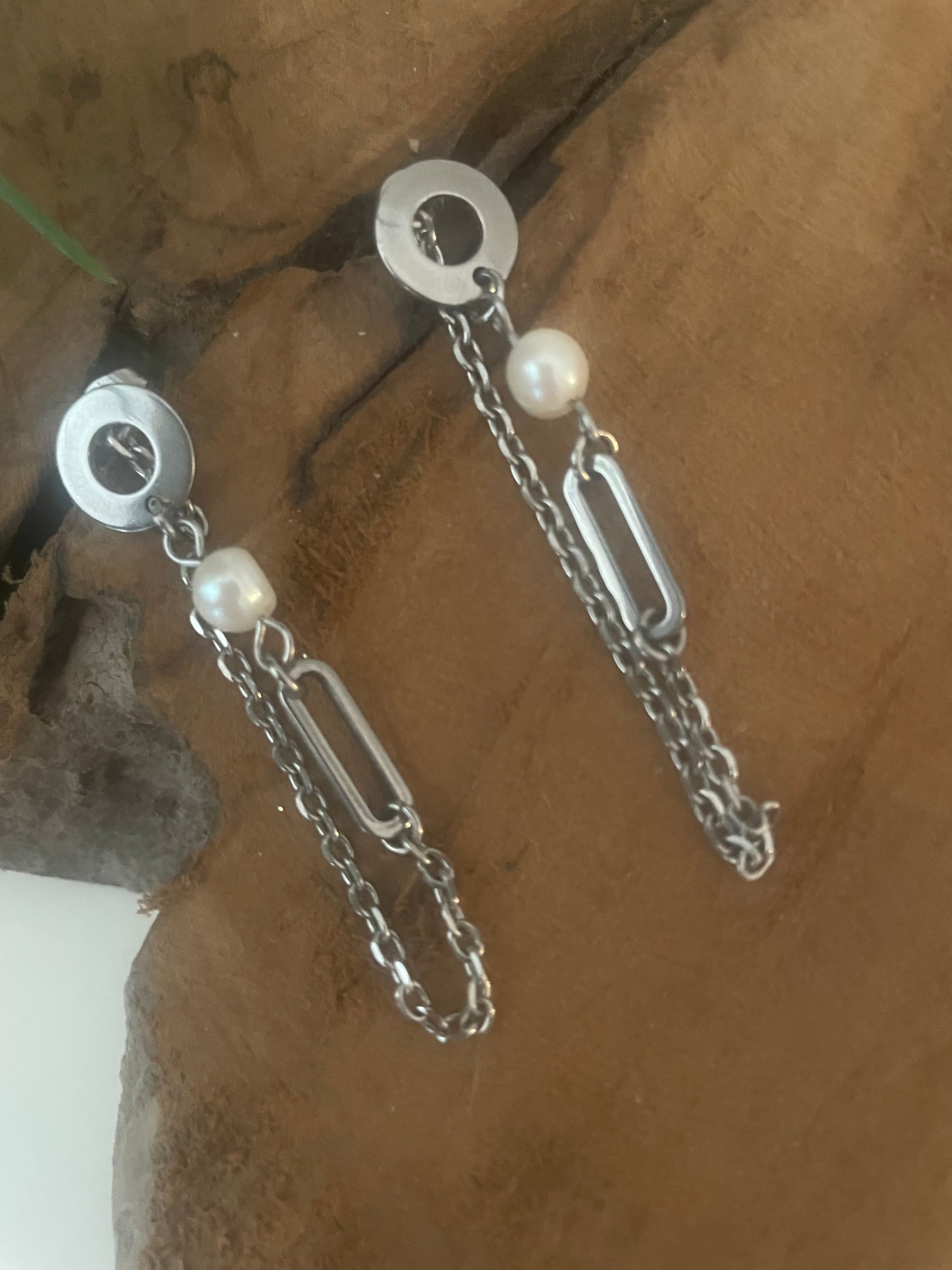 Détail zoom boucles jour nuit argent et perle