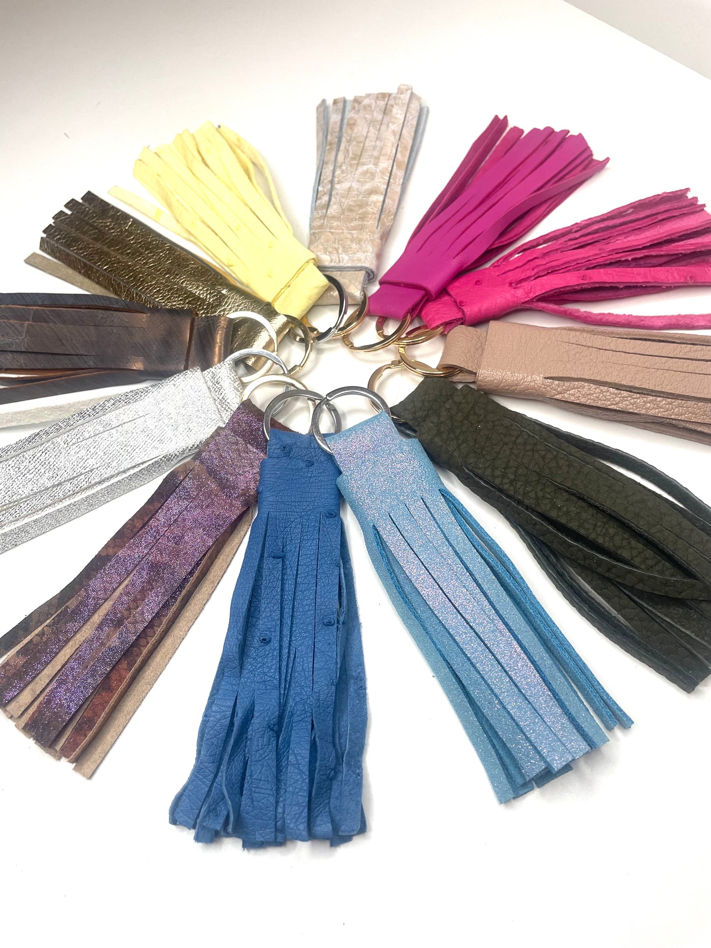 Pompon CELESTINE 100% cuir fait main divers coloris bijou de sac porte-clefs grigri